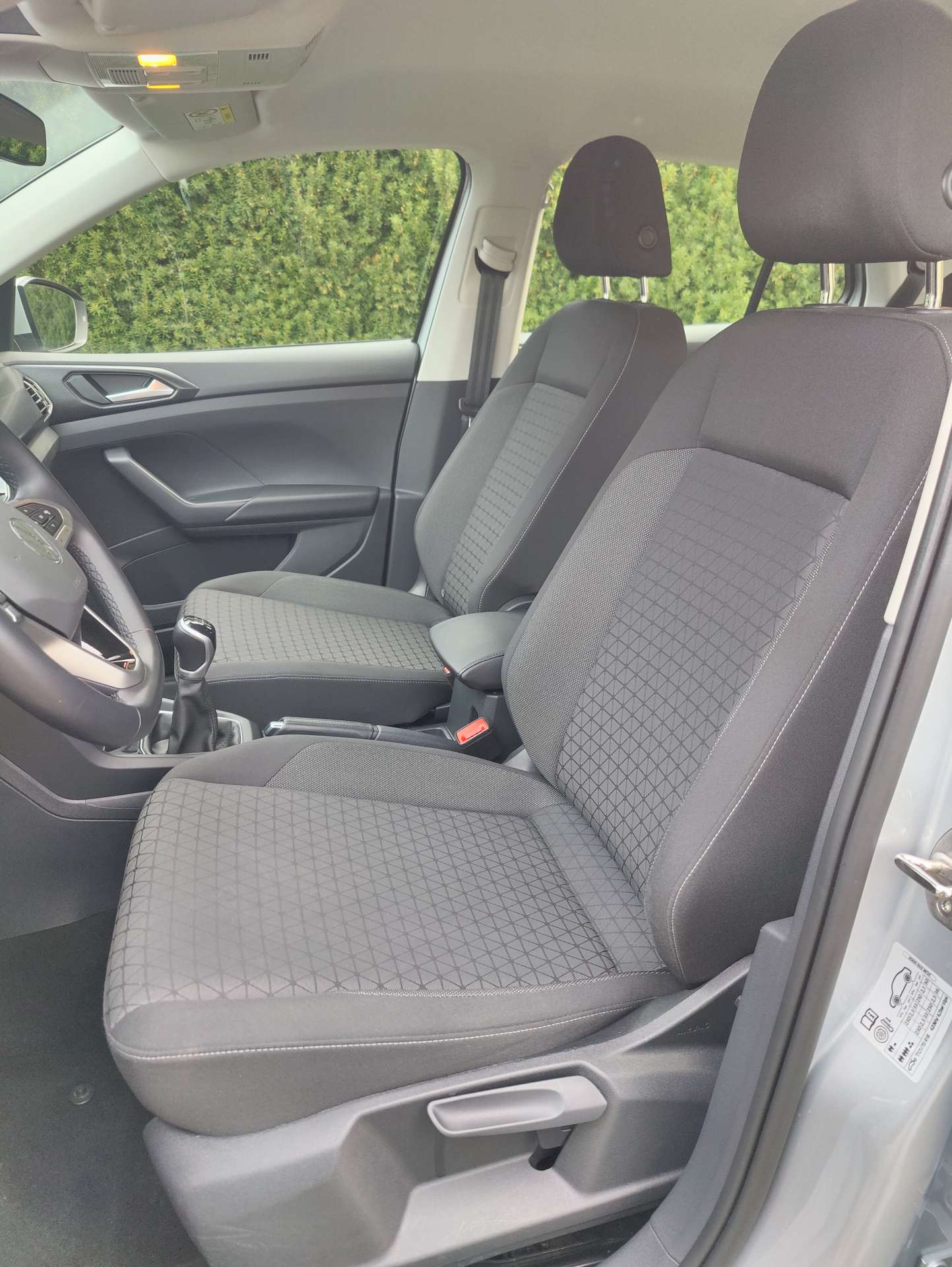 1dd5615d-28cd-42fd-9956-f1e5bb06060810-volkswagen-t-cross-t-cross-1-0-tsi-life-business-opf-20260319.jpg