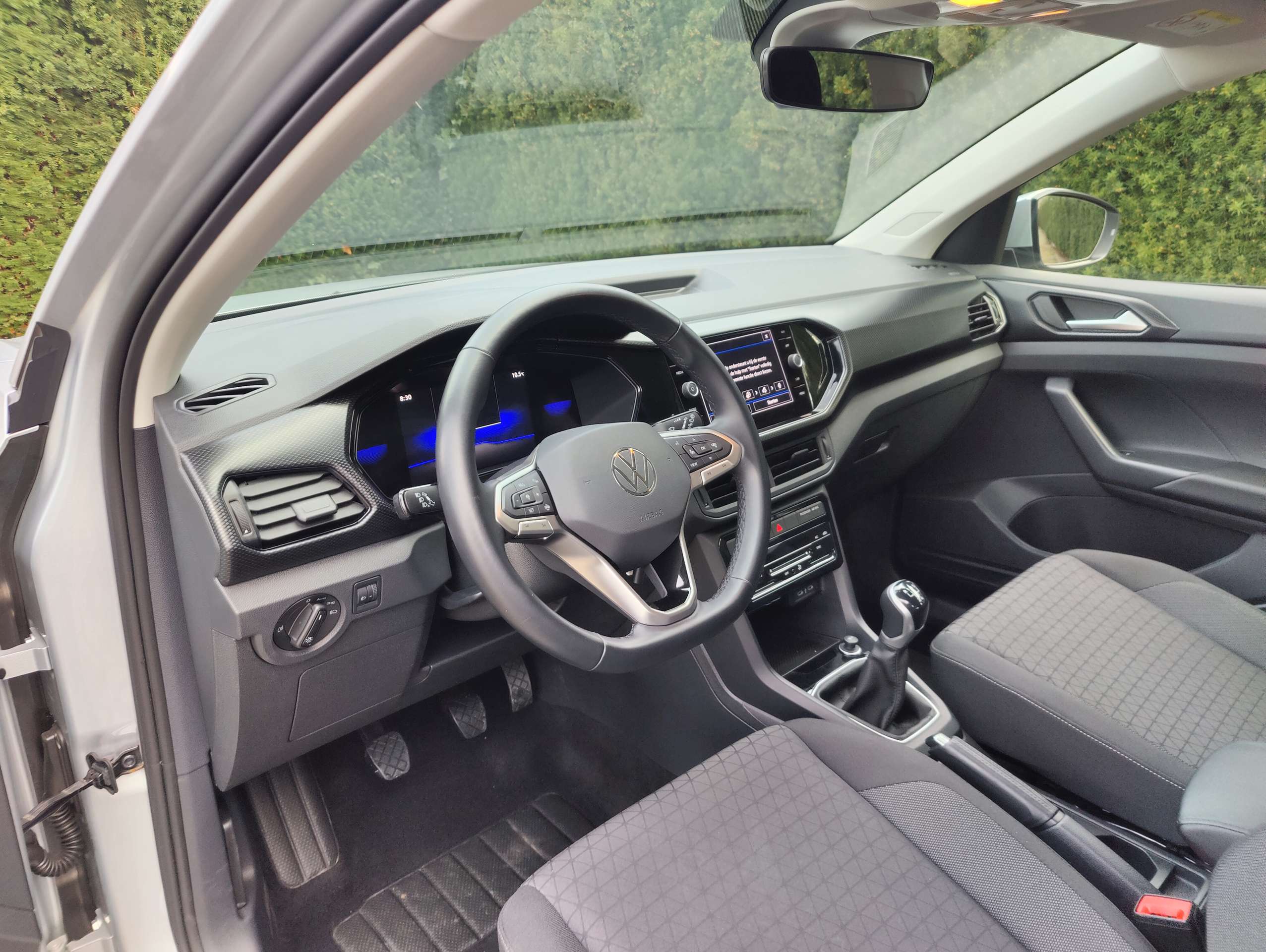 1dd5615d-28cd-42fd-9956-f1e5bb0606089-volkswagen-t-cross-t-cross-1-0-tsi-life-business-opf-20260319.jpg
