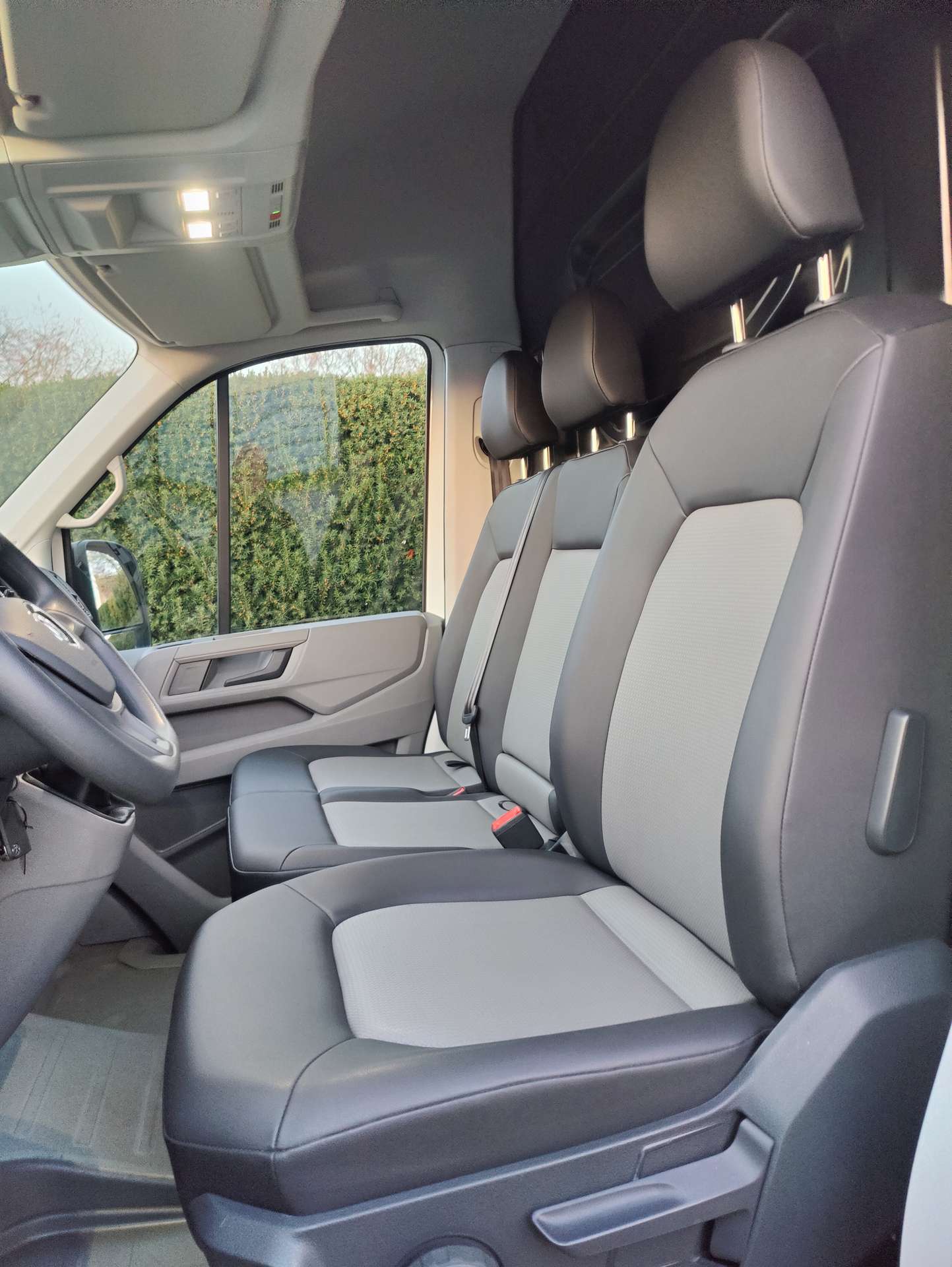 48525750-cbf9-4fff-a9ed-422658326e3f10-volkswagen-crafter-2-0-cr-tdi-l3h3-eu6d-20260323.jpg
