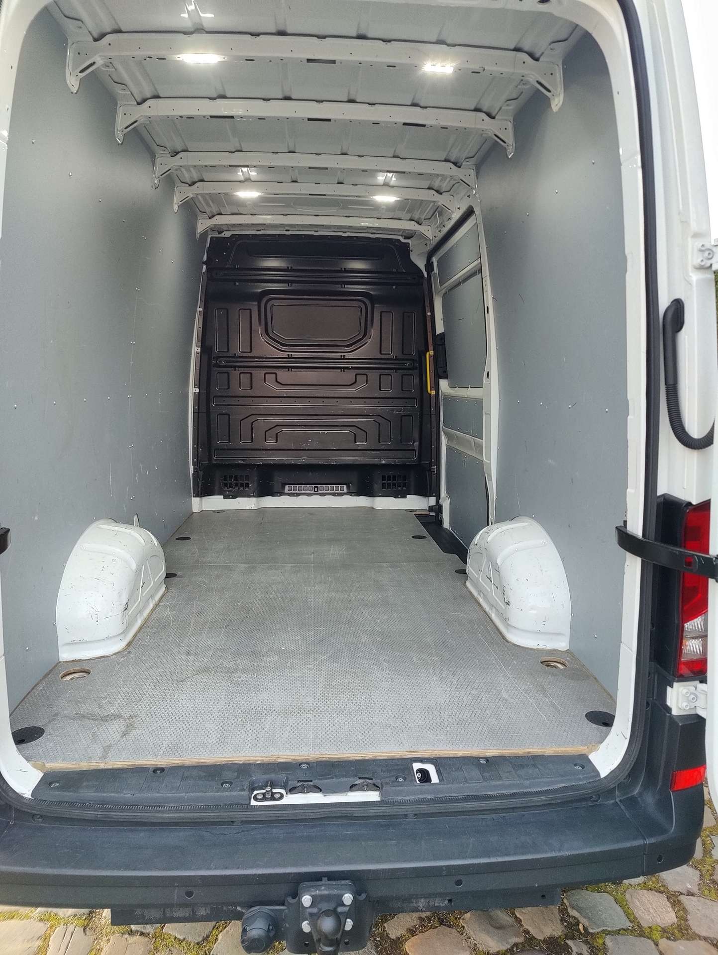 48525750-cbf9-4fff-a9ed-422658326e3f11-volkswagen-crafter-2-0-cr-tdi-l3h3-eu6d-20260323.jpg