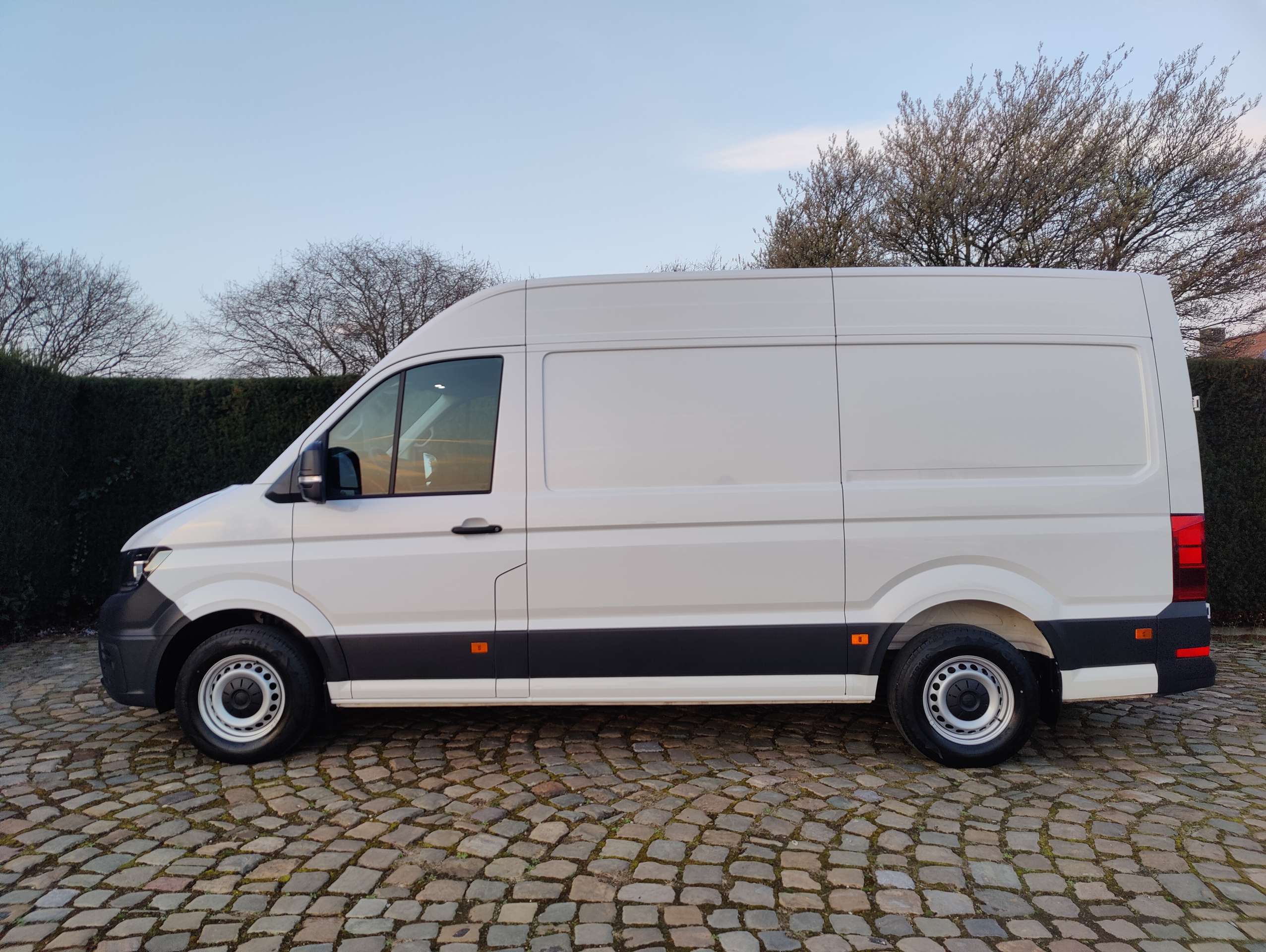 48525750-cbf9-4fff-a9ed-422658326e3f4-volkswagen-crafter-2-0-cr-tdi-l3h3-eu6d-20260323.jpg