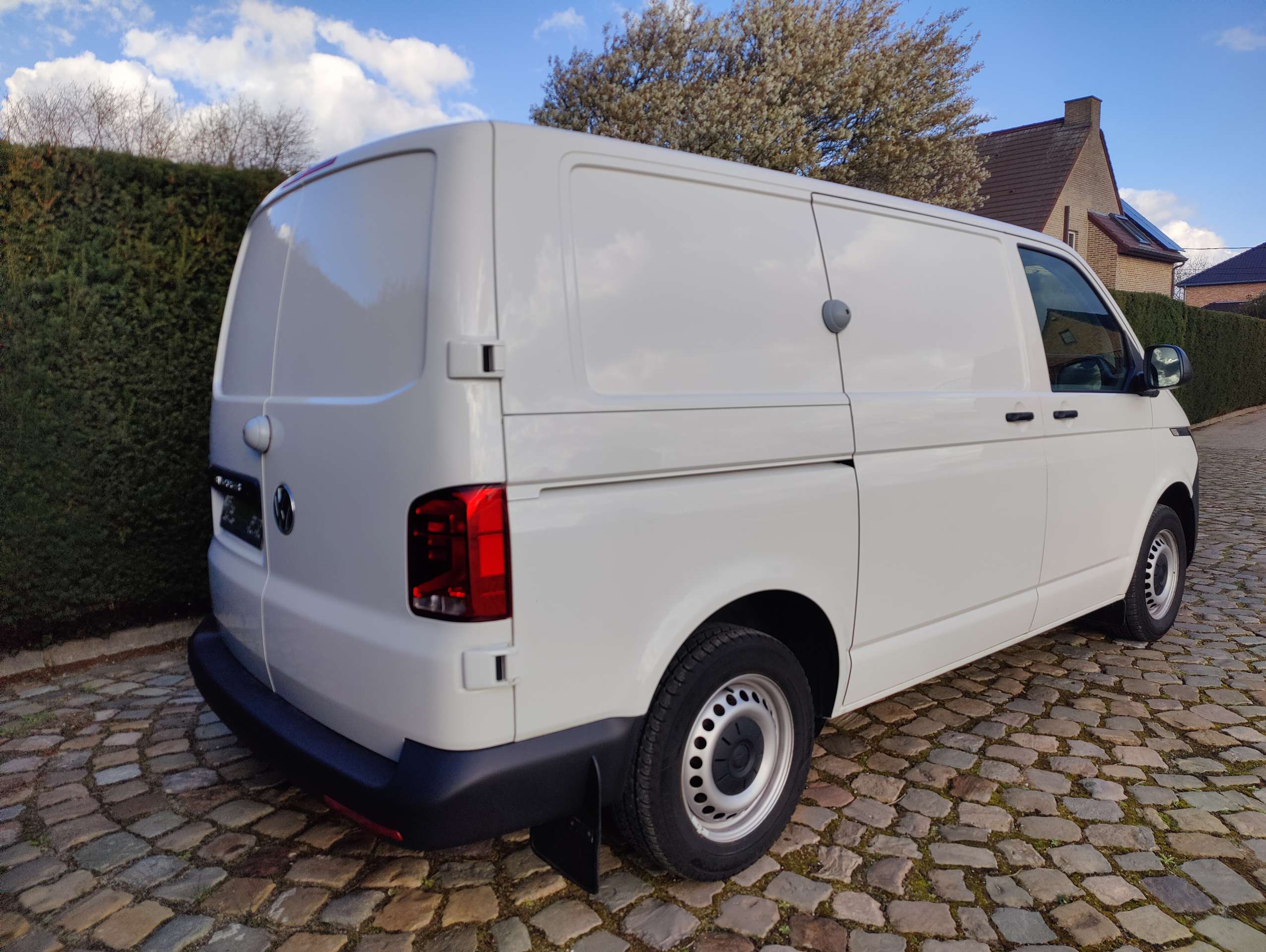 4f9c365d-9597-44ac-9082-13245631a0b87-volkswagen-t6-1-transporter-2-0-tdi-scr-bmt-eu6d-temp-20260330.jpg