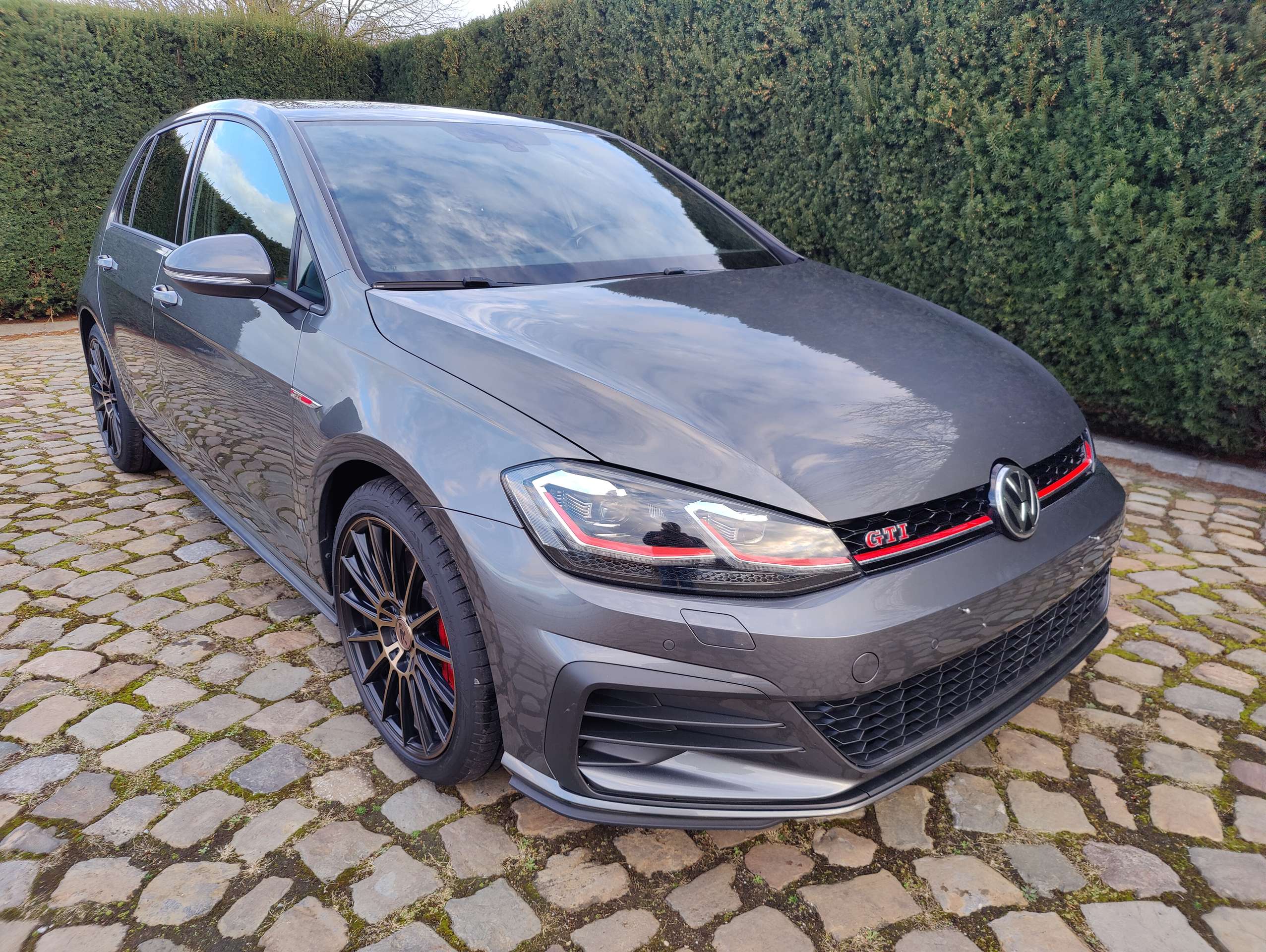 58f04c39-04c1-4adc-945b-78a3c01719bd2-volkswagen-golf-gti-golf-2-0-tsi-opf-dsg-20260319.jpg