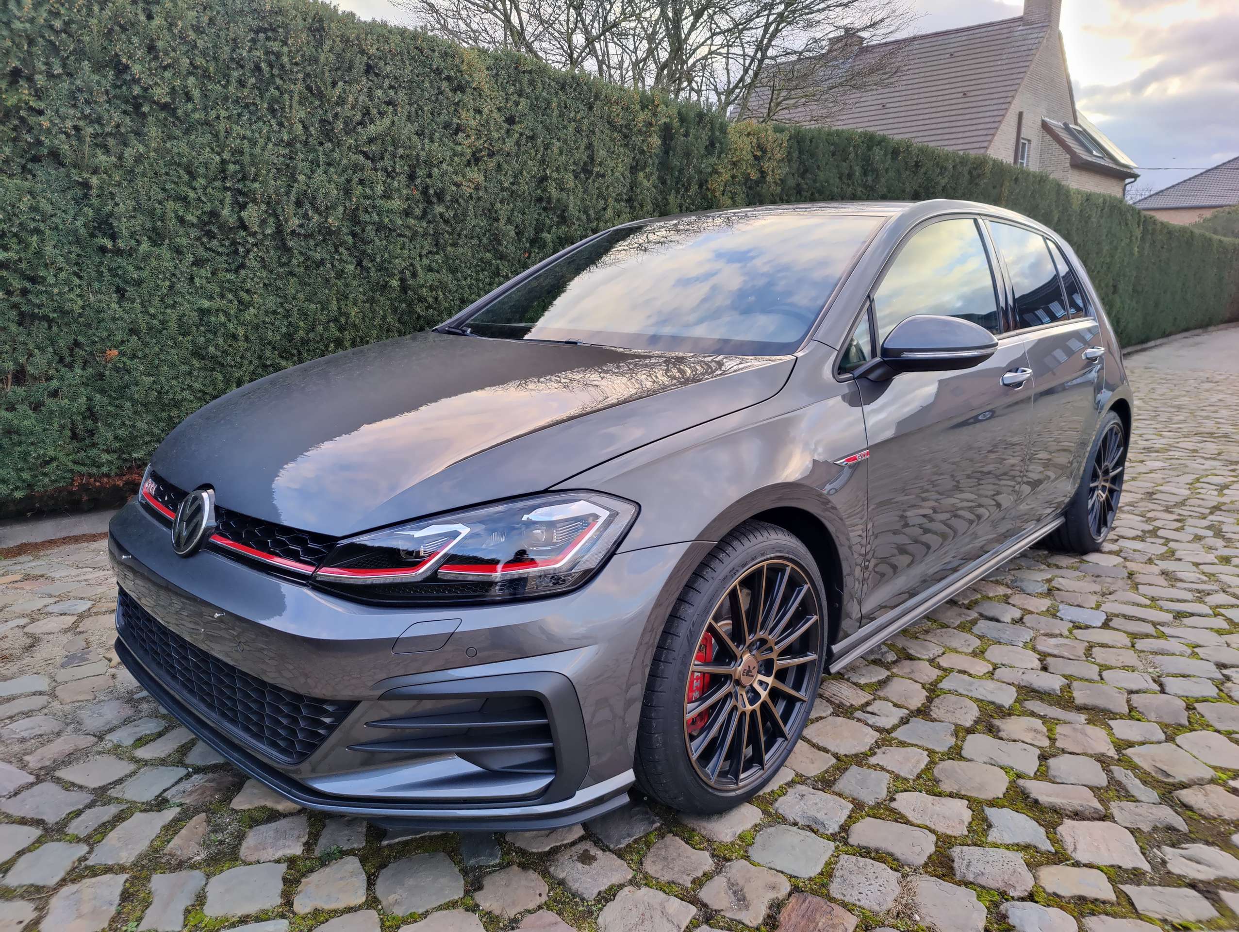 58f04c39-04c1-4adc-945b-78a3c01719bd4-volkswagen-golf-gti-golf-2-0-tsi-opf-dsg-20260319.jpg
