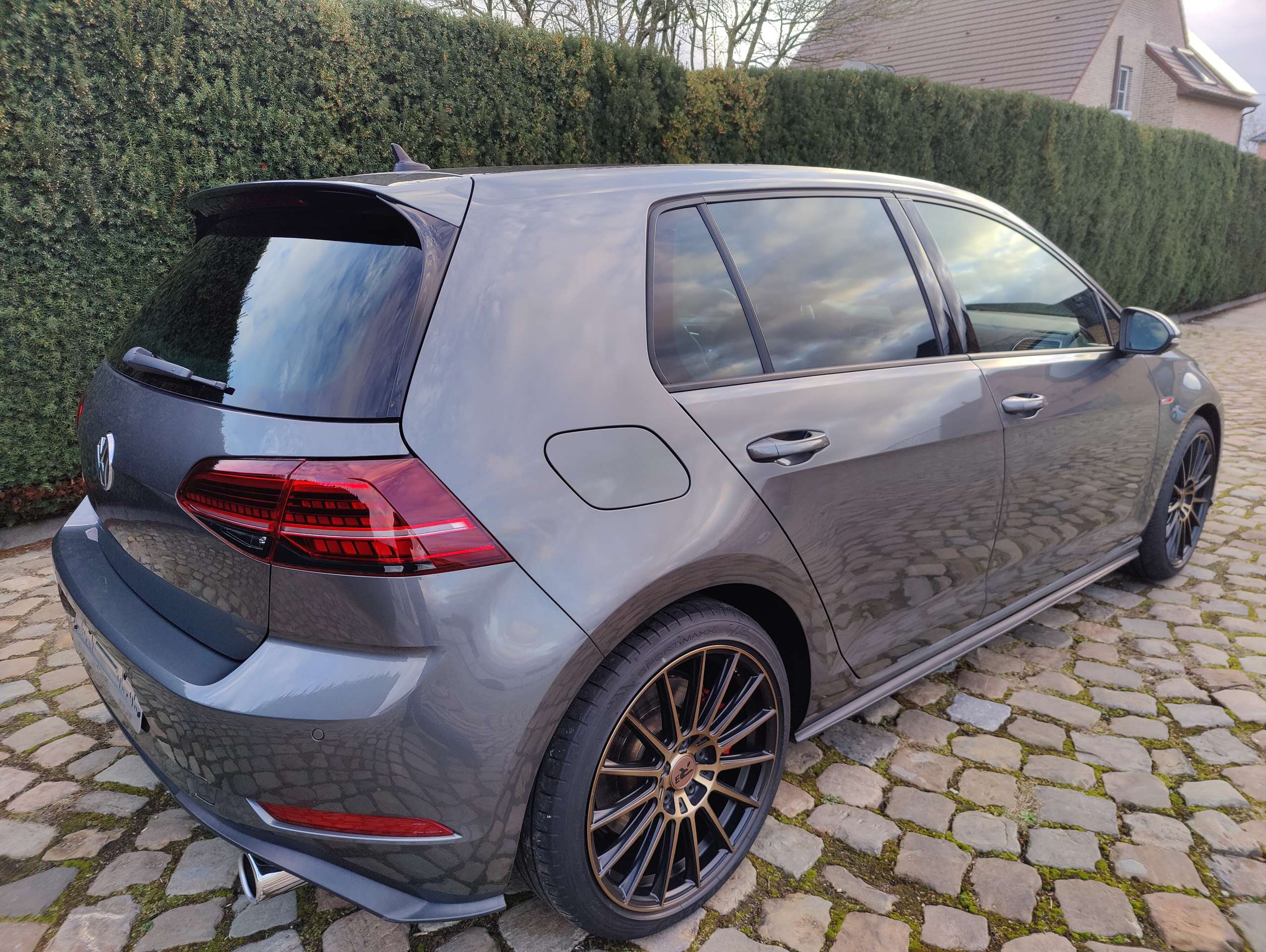 58f04c39-04c1-4adc-945b-78a3c01719bd8-volkswagen-golf-gti-golf-2-0-tsi-opf-dsg-20260319.jpg