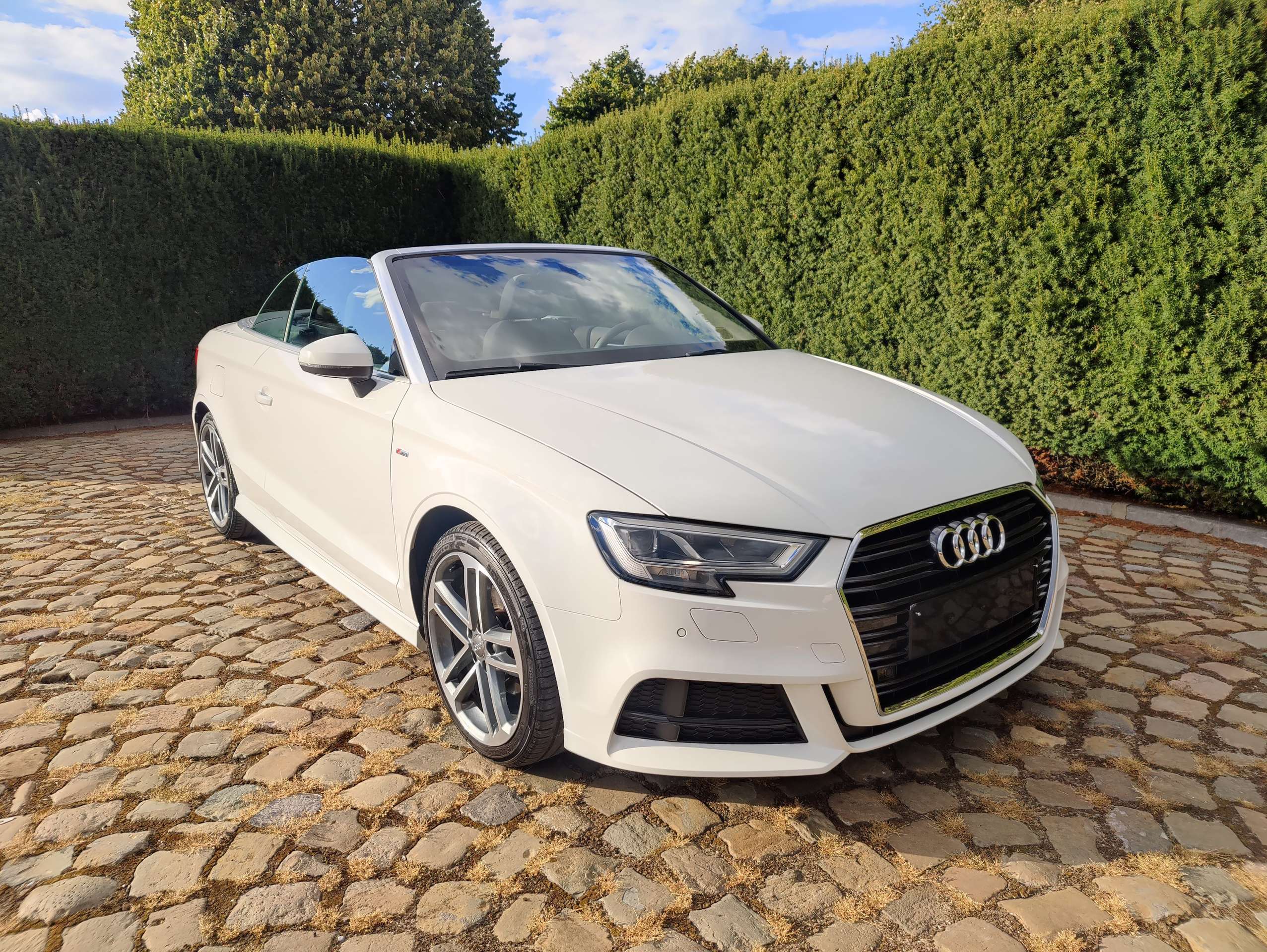 87439808-a838-4cfe-850f-0ab51d1a84b61-audi-a3-a3-1-5-tfsi-cabrio-s-tronic-sport-s-line-20260319.jpg