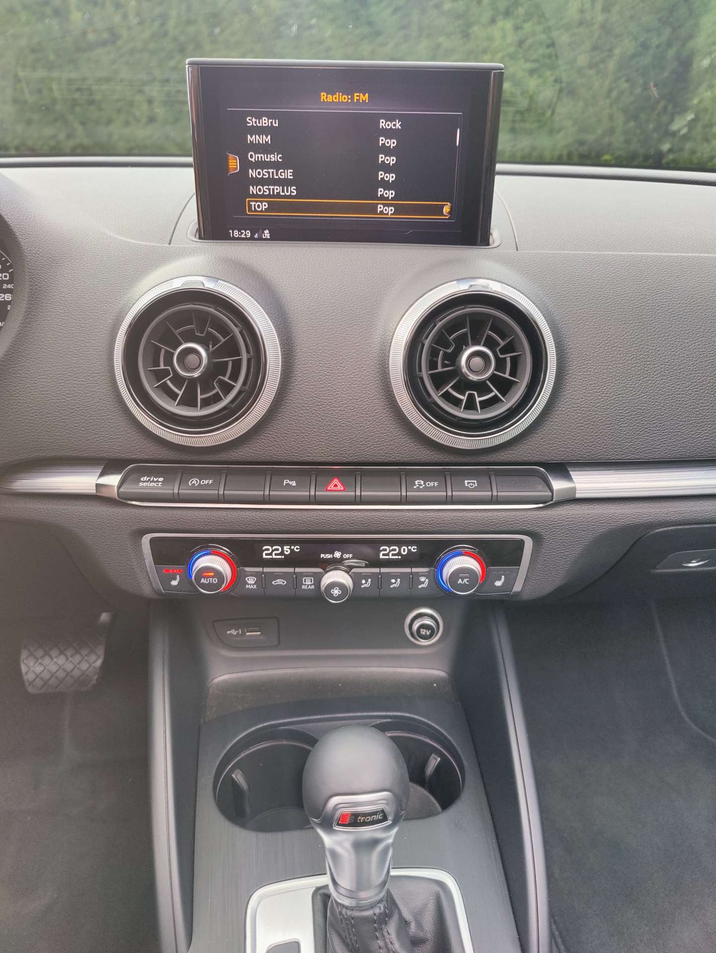 87439808-a838-4cfe-850f-0ab51d1a84b612-audi-a3-a3-1-5-tfsi-cabrio-s-tronic-sport-s-line-20260319.jpg