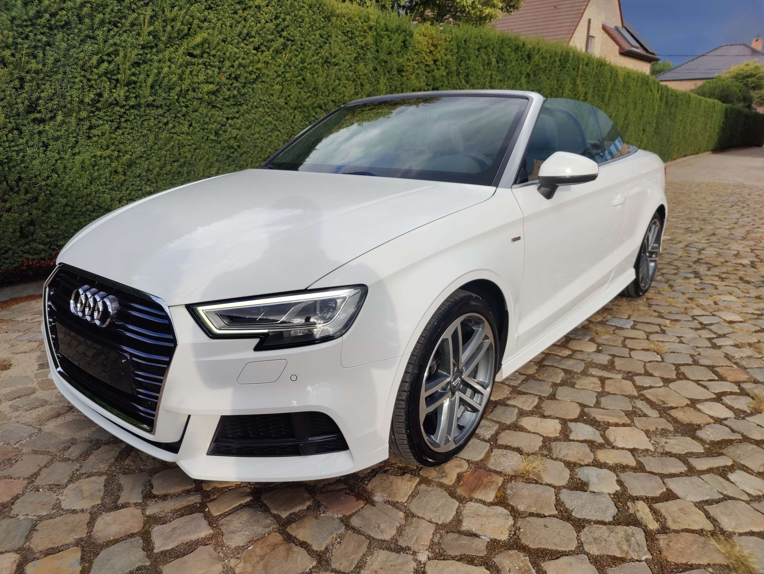 87439808-a838-4cfe-850f-0ab51d1a84b62-audi-a3-a3-1-5-tfsi-cabrio-s-tronic-sport-s-line-20260319.jpg