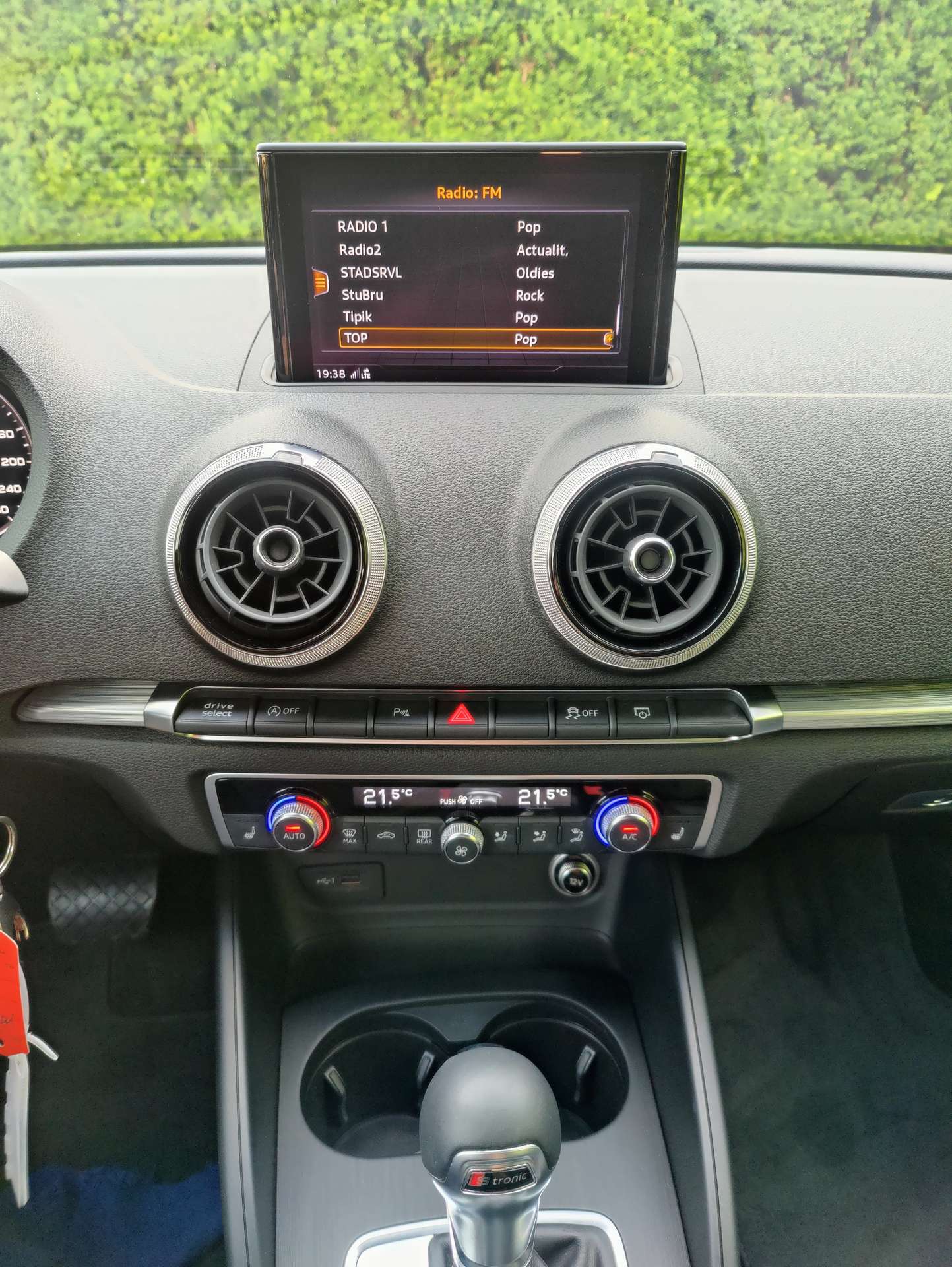 8bdd146a-1402-4f6b-982b-ab70b475cf2313-audi-a3-cabriolet-1-5-tfsi-act-sport-s-tronic-s-line-20260319.jpg
