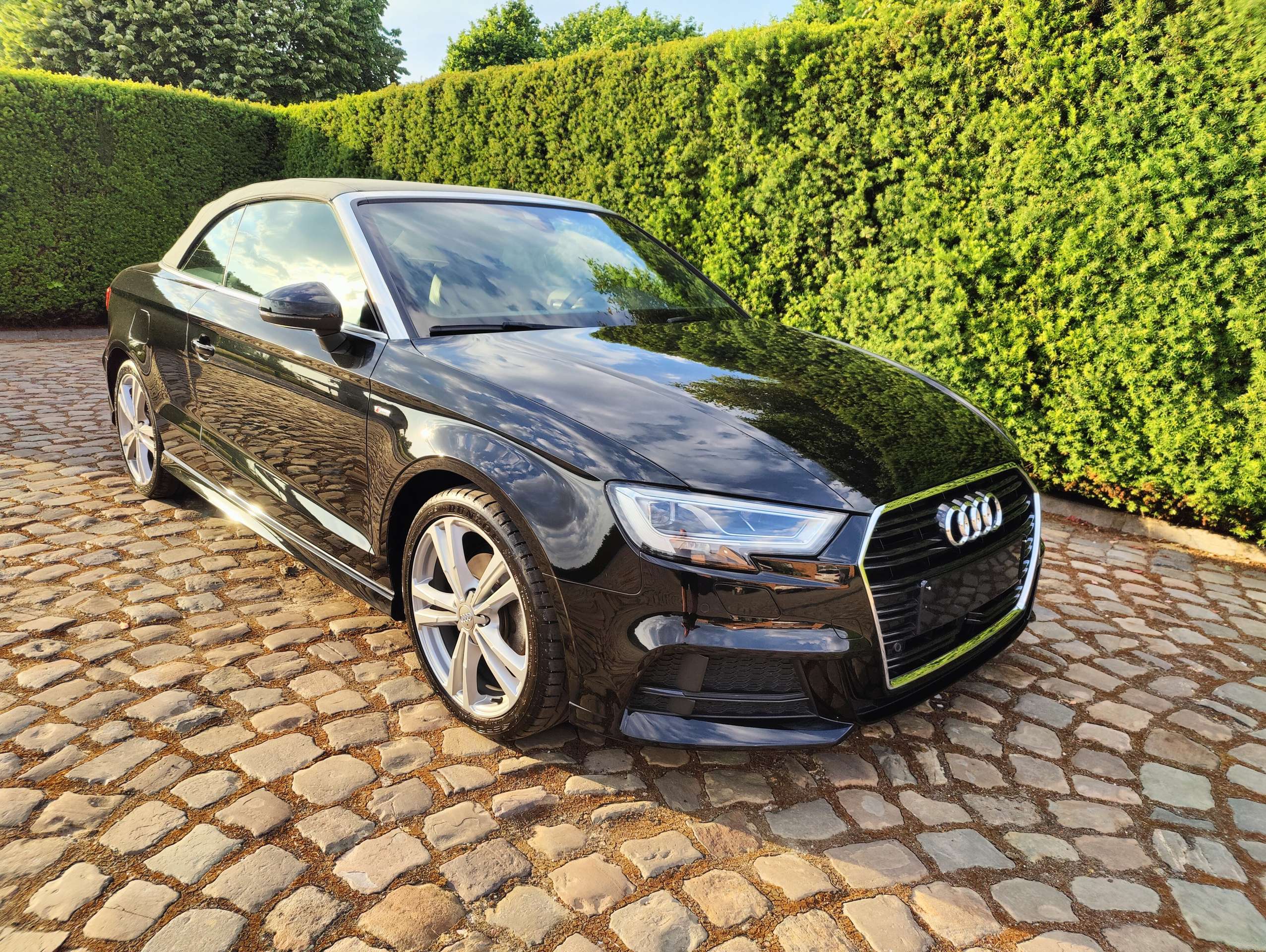 8bdd146a-1402-4f6b-982b-ab70b475cf235-audi-a3-cabriolet-1-5-tfsi-act-sport-s-tronic-s-line-20260319.jpg