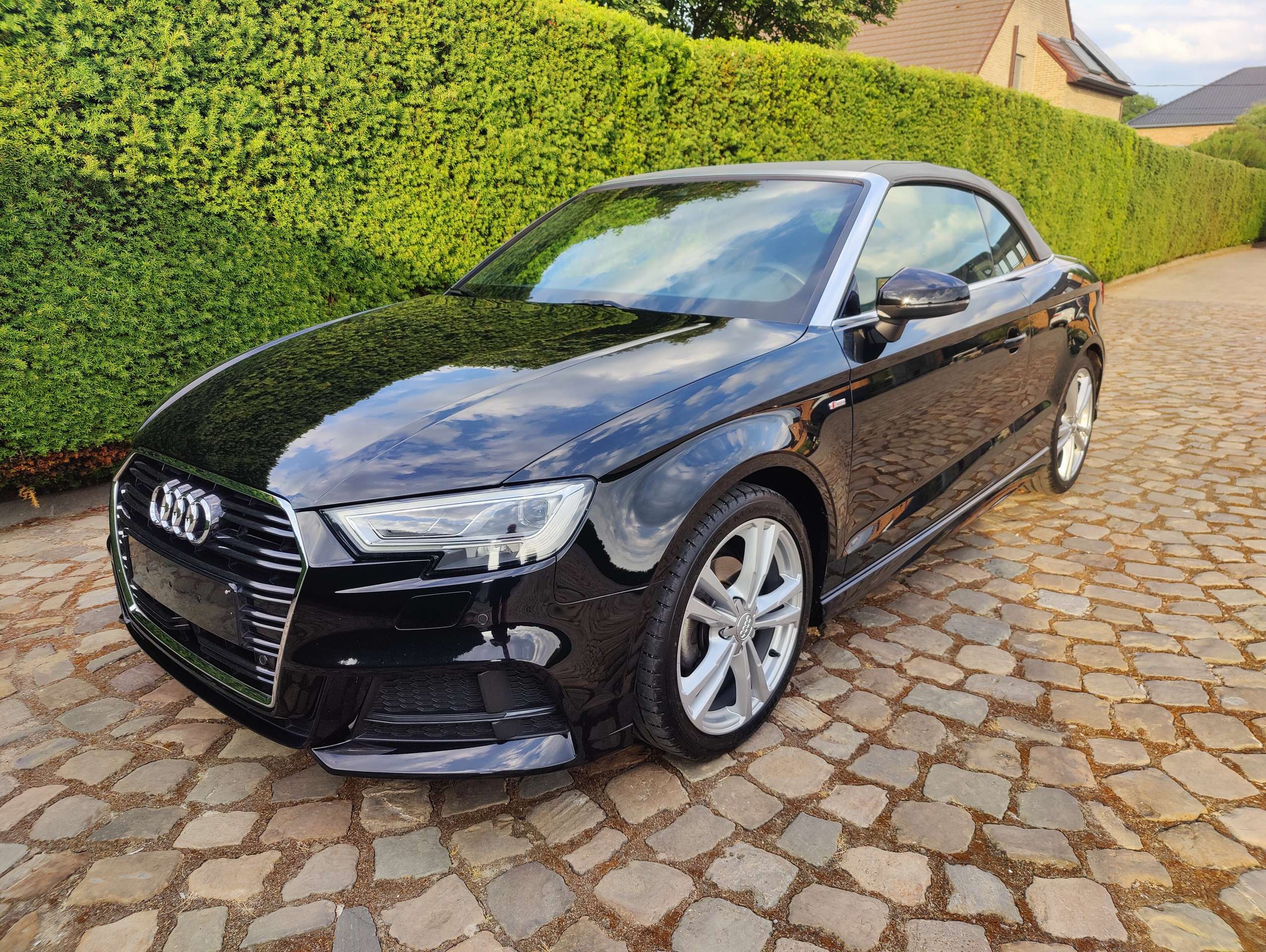 8bdd146a-1402-4f6b-982b-ab70b475cf236-audi-a3-cabriolet-1-5-tfsi-act-sport-s-tronic-s-line-20260319.jpg