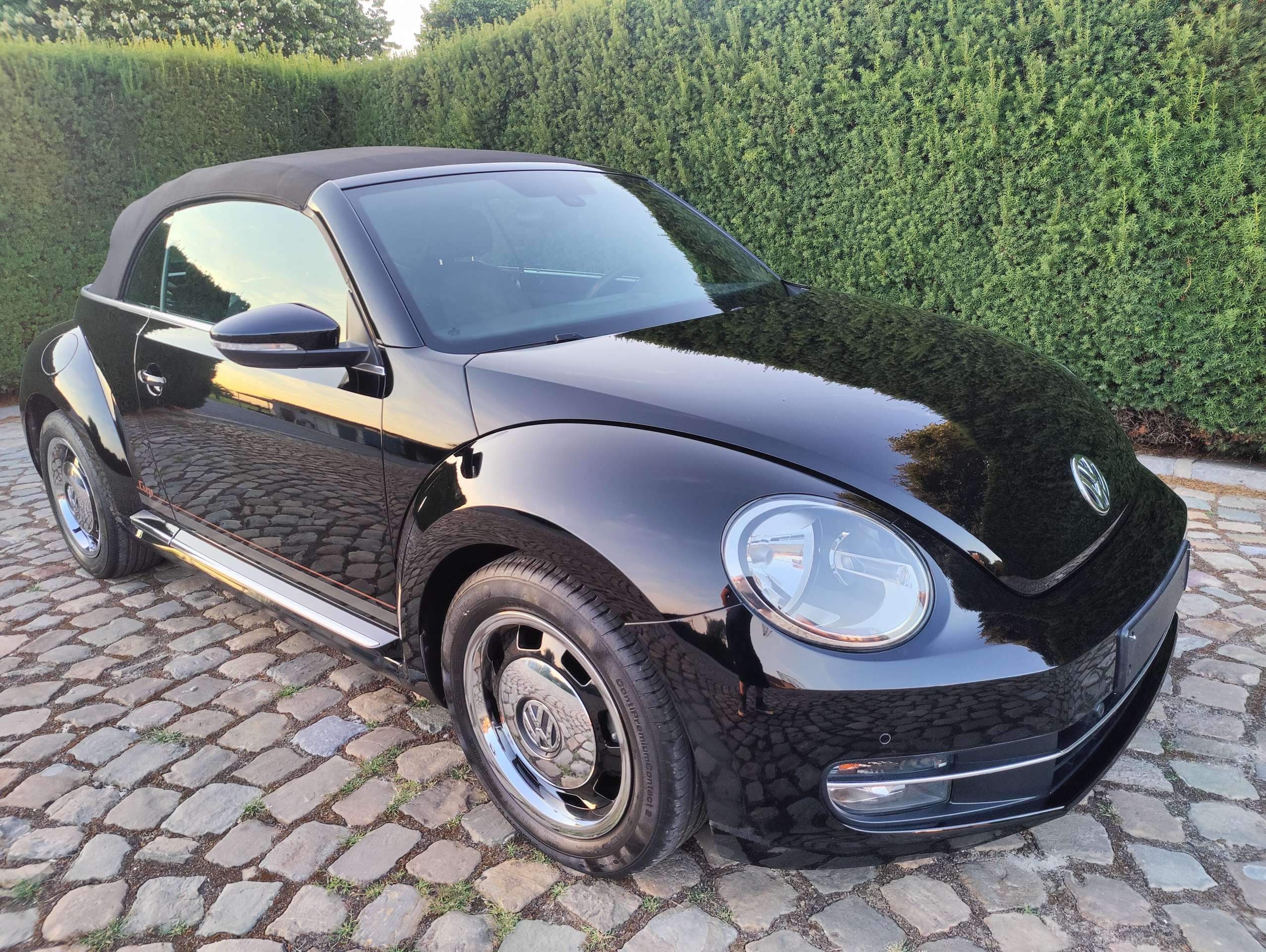 91f32d49-81dd-46d4-9825-5c3ac8fb41de5-volkswagen-beetle-beetle-cabriolet-1-2-tsi-bluemotion-technology-cup-20260328.jpg