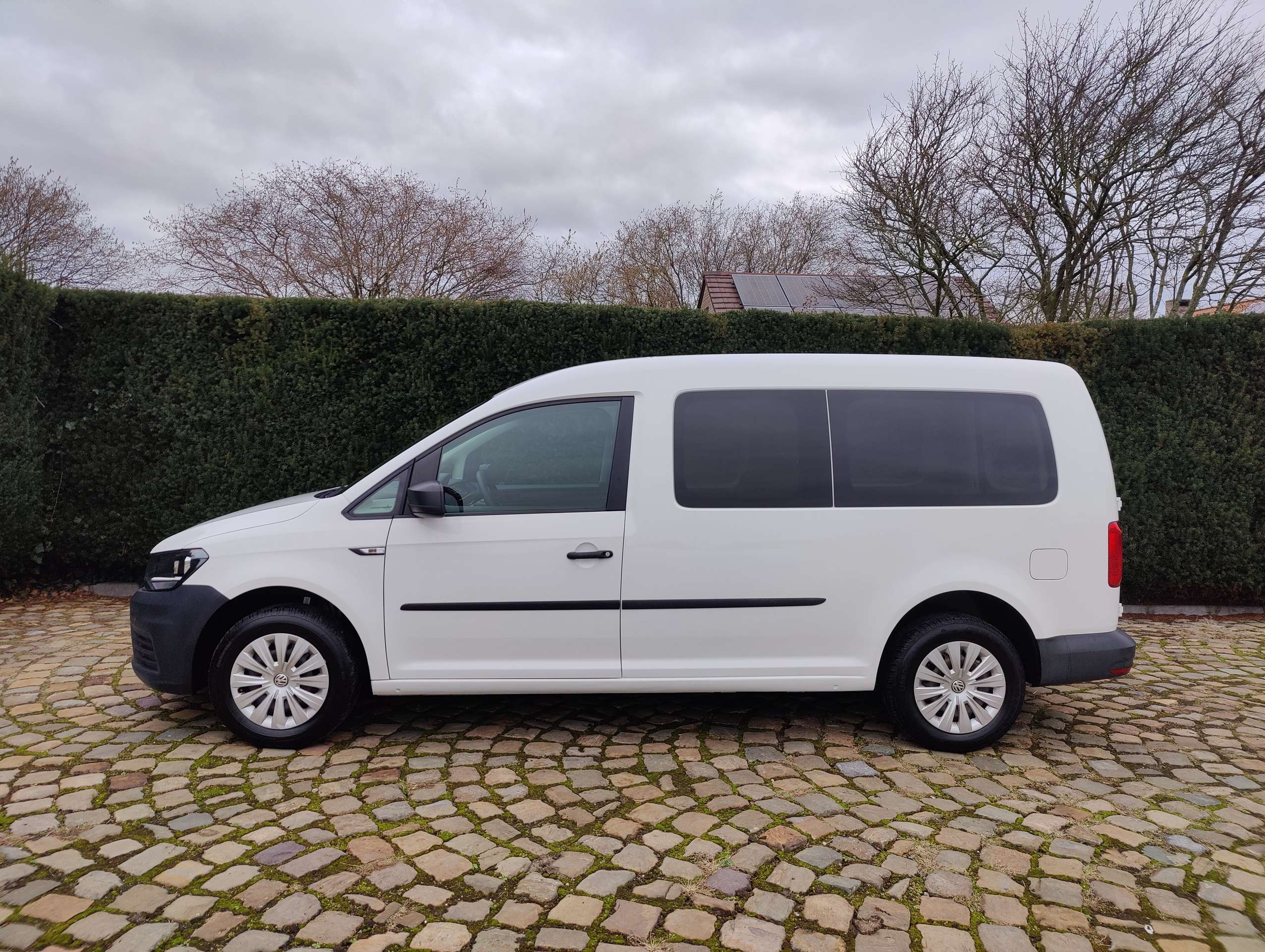 92bd6789-9459-47a0-8584-18404e78e1b64-volkswagen-caddy-2-0-cr-tdi-scr-maxi-5-plaatsen-lichte-vracht-20260319.jpg