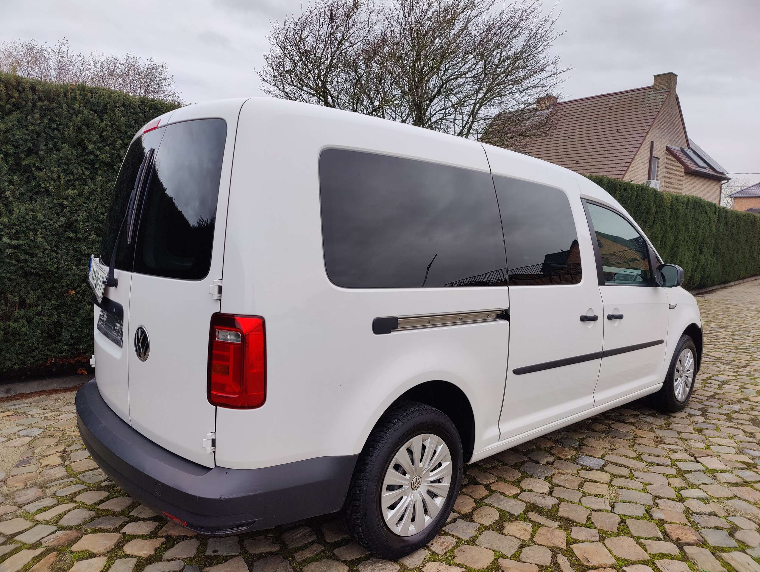 92bd6789-9459-47a0-8584-18404e78e1b67-volkswagen-caddy-2-0-cr-tdi-scr-maxi-5-plaatsen-lichte-vracht-20260319.jpg