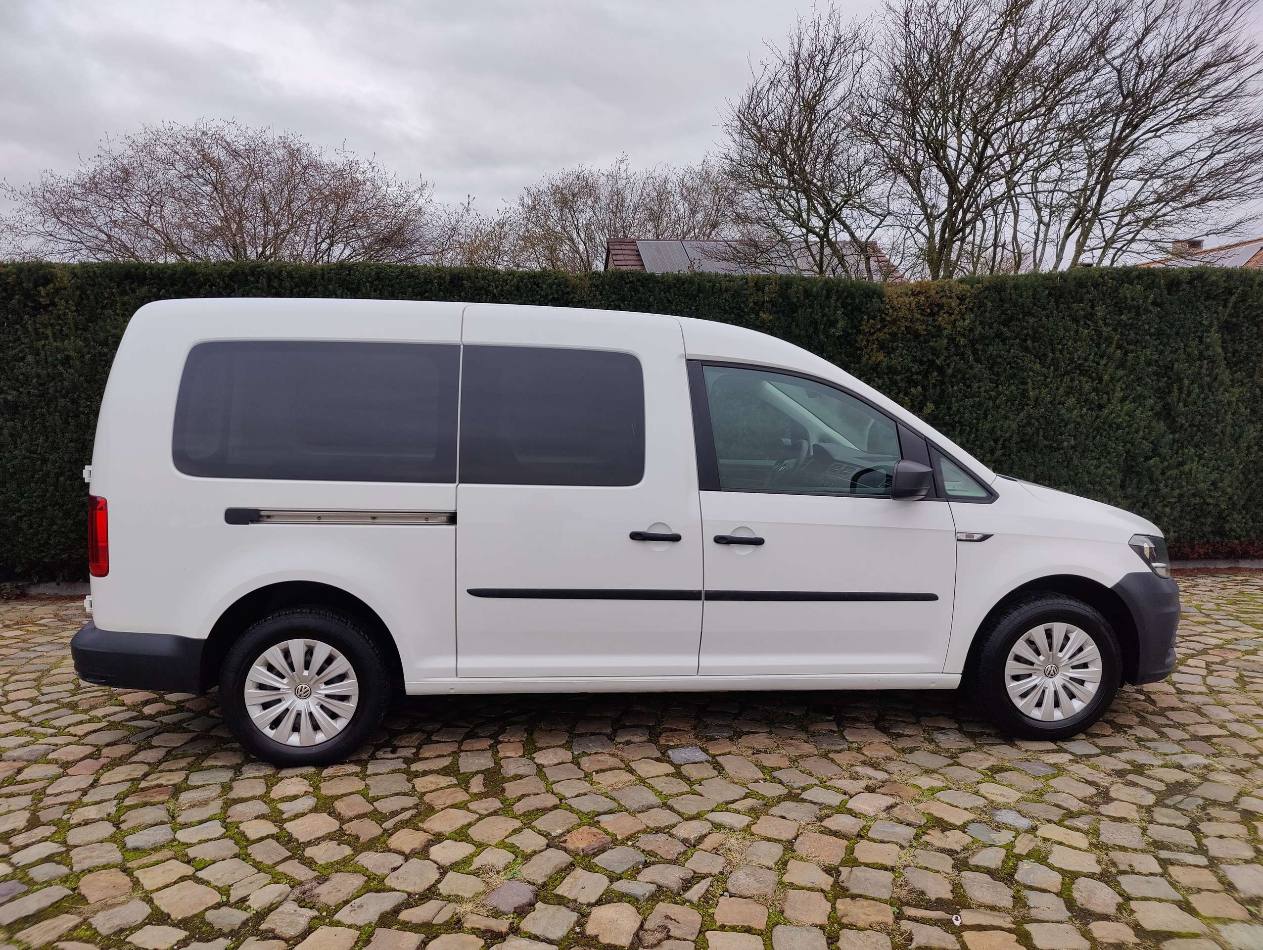 92bd6789-9459-47a0-8584-18404e78e1b68-volkswagen-caddy-2-0-cr-tdi-scr-maxi-5-plaatsen-lichte-vracht-20260319.jpg