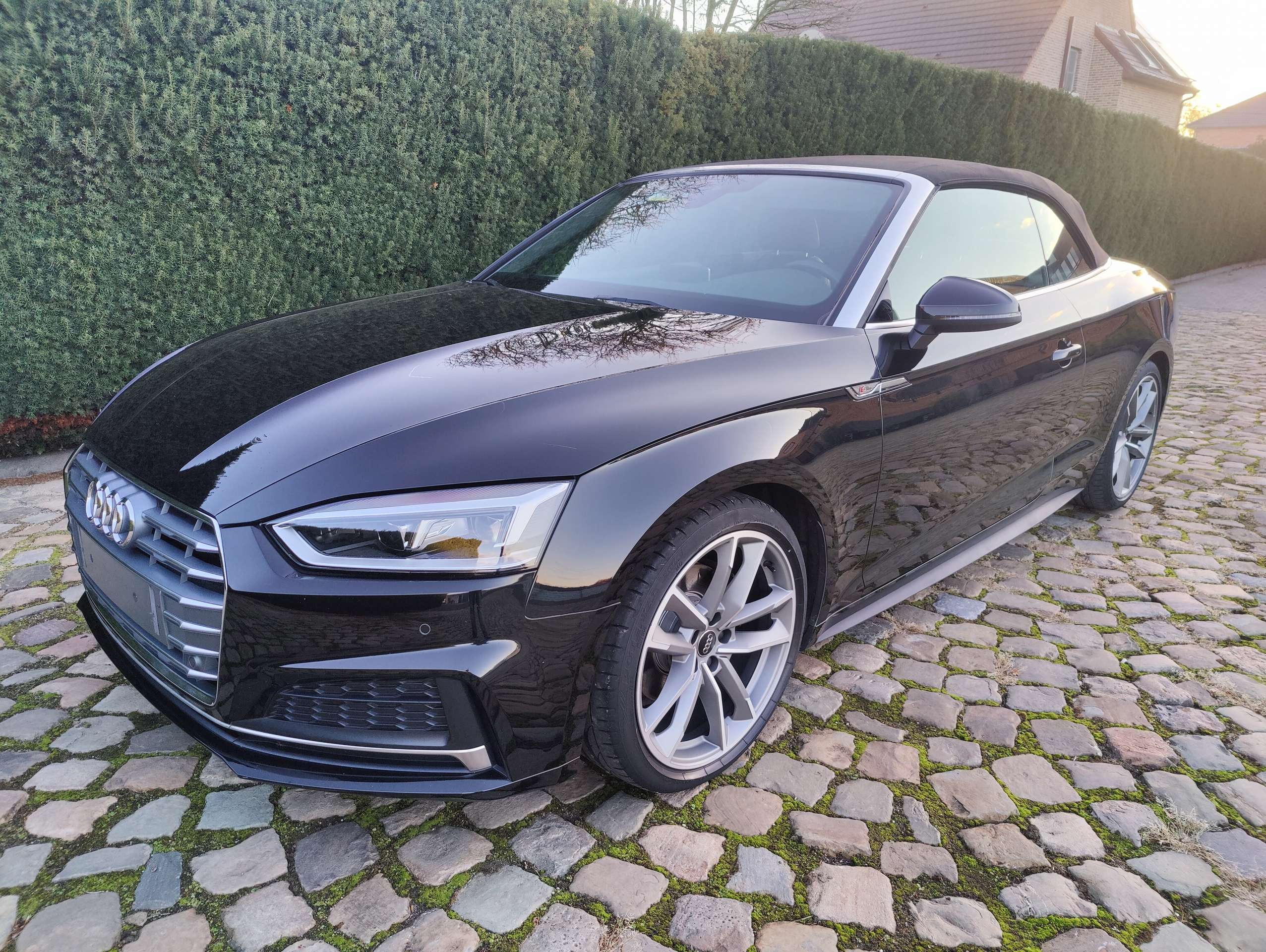 bc64bee7-e752-4c86-ba3d-20e8d8e778396-audi-a5-a5-cabrio-40-tfsi-s-tronic-s-line-20260319.jpg