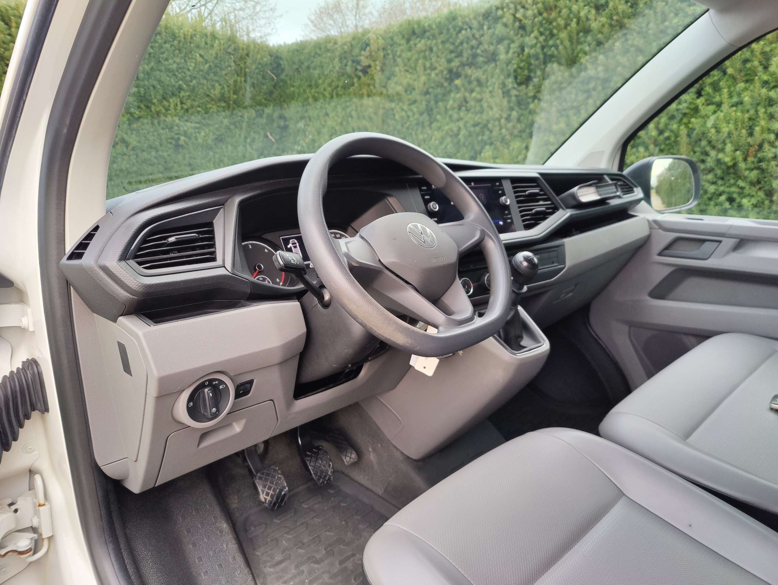 bda6a41f-fb93-41c6-8d0d-ee61478cd46f9-volkswagen-t6-1-transporter-transporter-t6-1-kurz-20260319.jpg