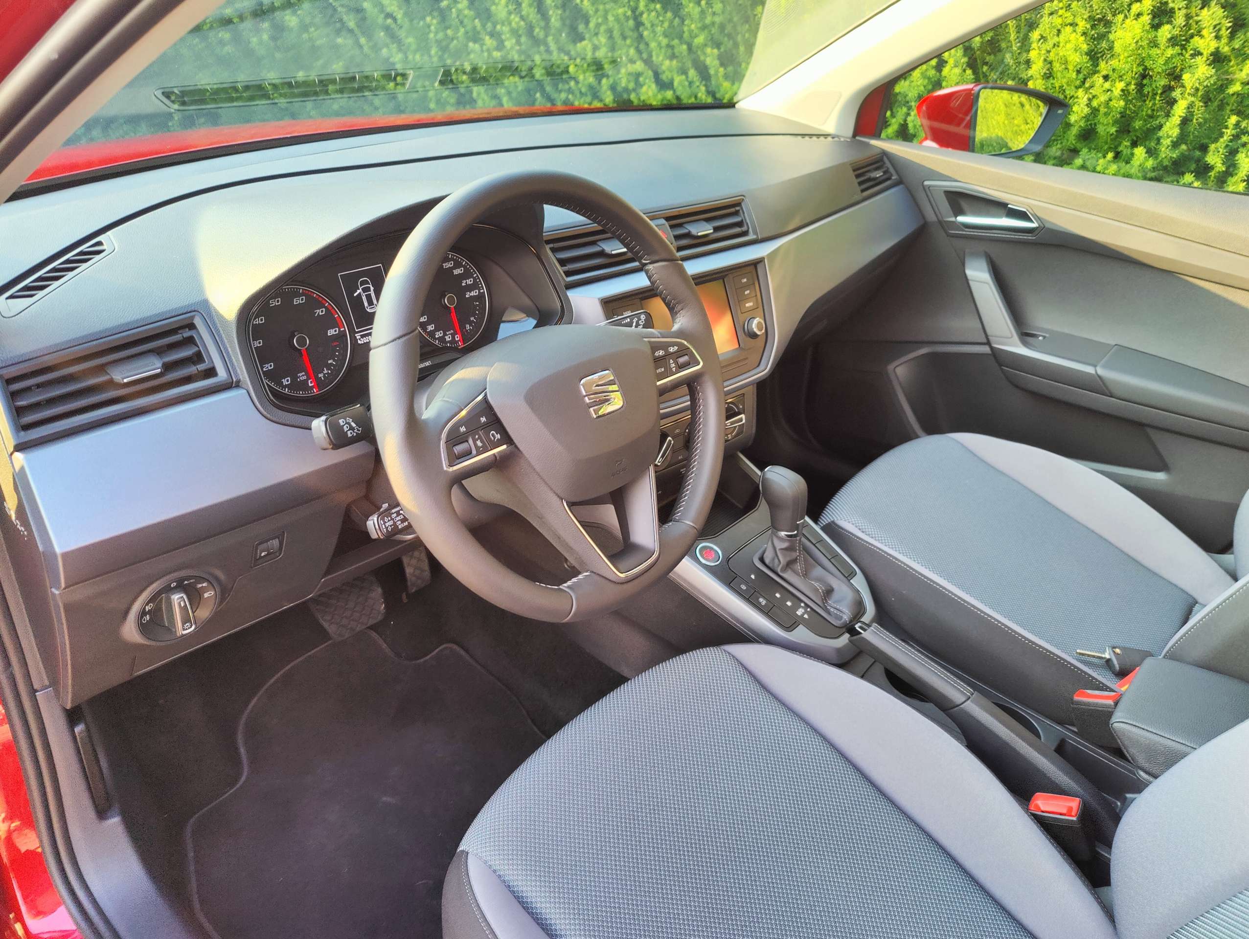c177bf95-1a89-40f8-9bd8-36b6b76515e39-seat-arona-1-0-tsi-style-dsg-20260328.jpg