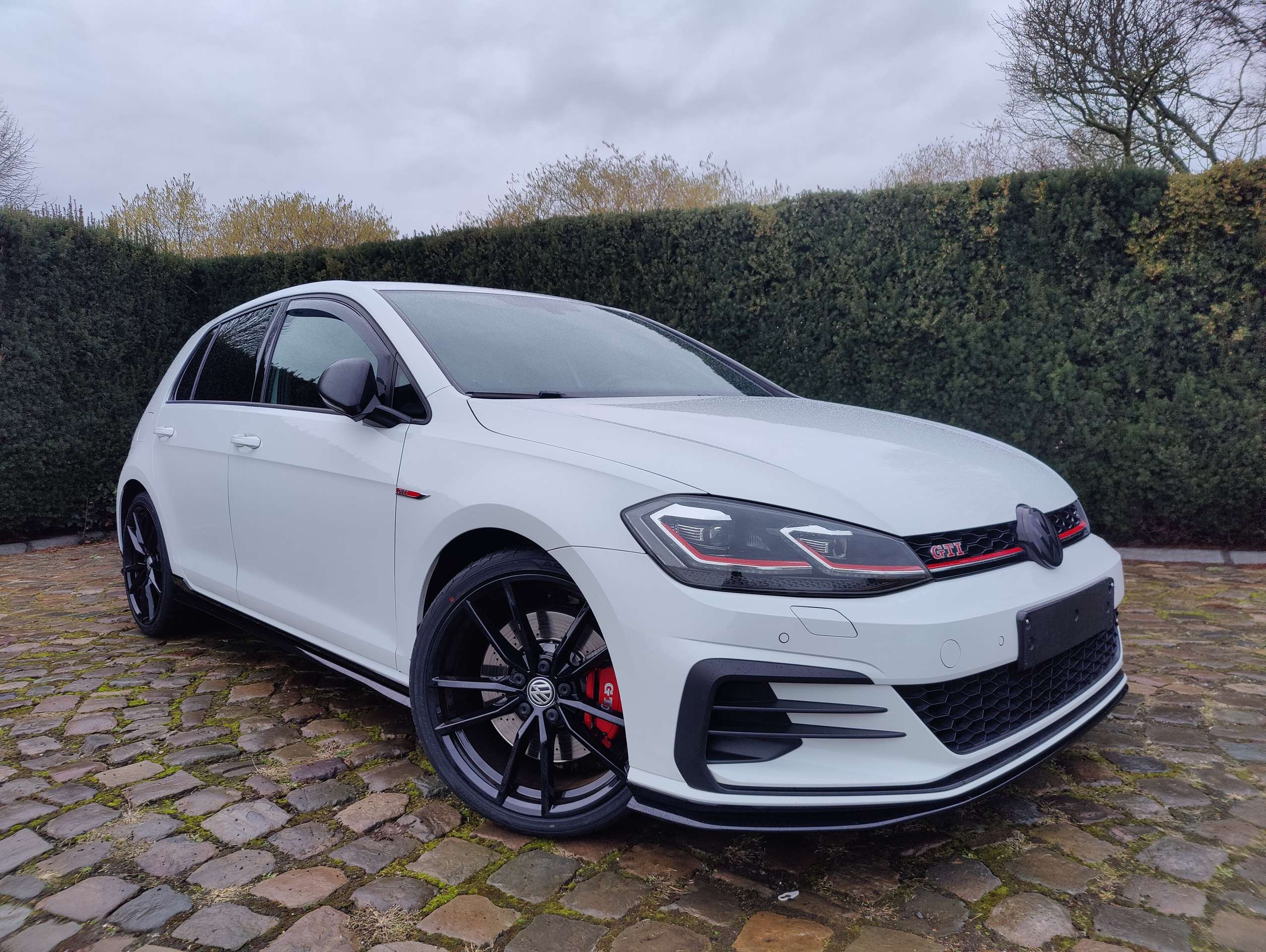de643272-e3bf-4f82-92a1-d154a8a14f0c1-volkswagen-golf-gti-golf-2-0-tsi-tcr-opf-dsg-20260319.jpg