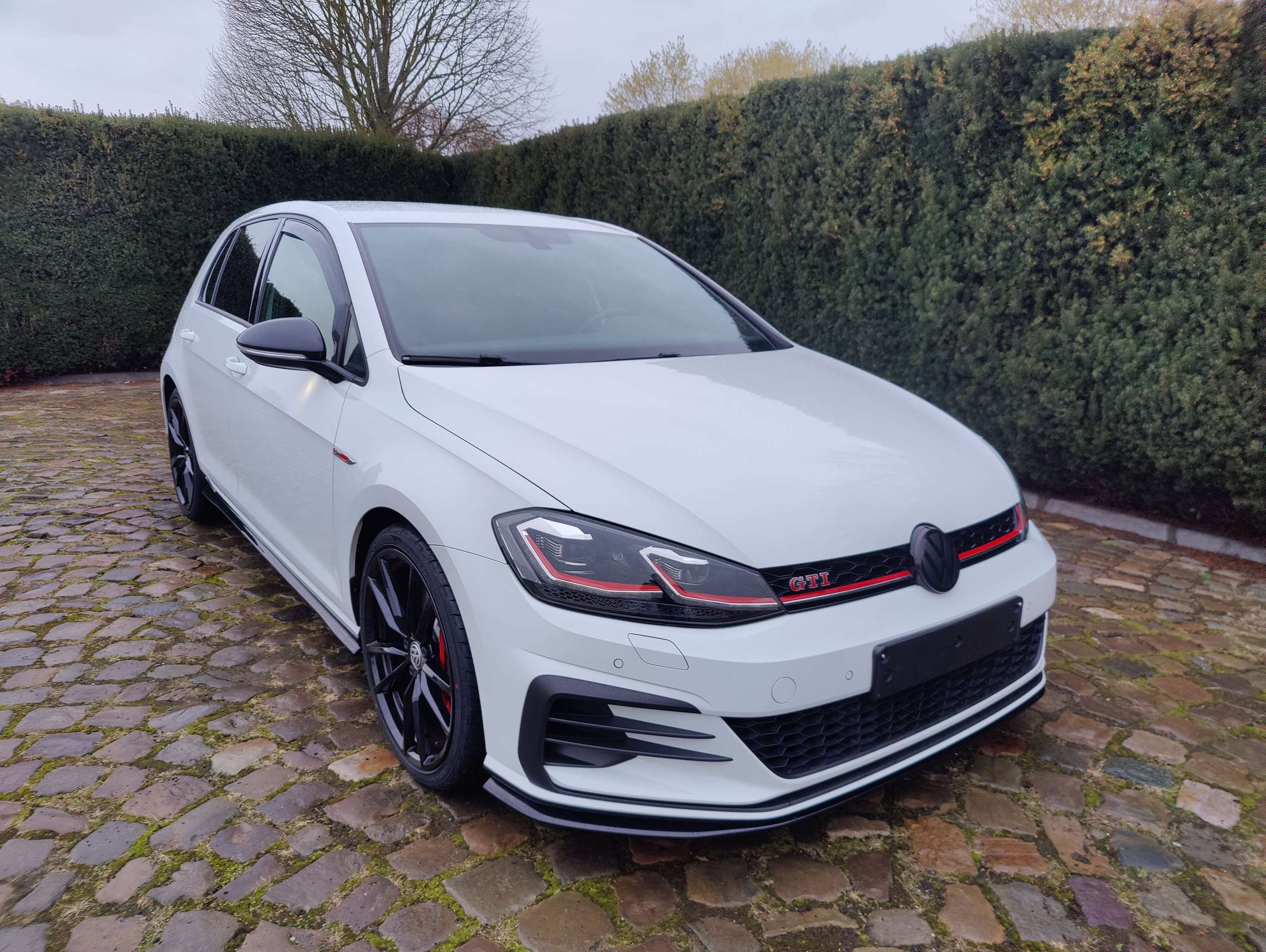 de643272-e3bf-4f82-92a1-d154a8a14f0c2-volkswagen-golf-gti-golf-2-0-tsi-tcr-opf-dsg-20260319.jpg