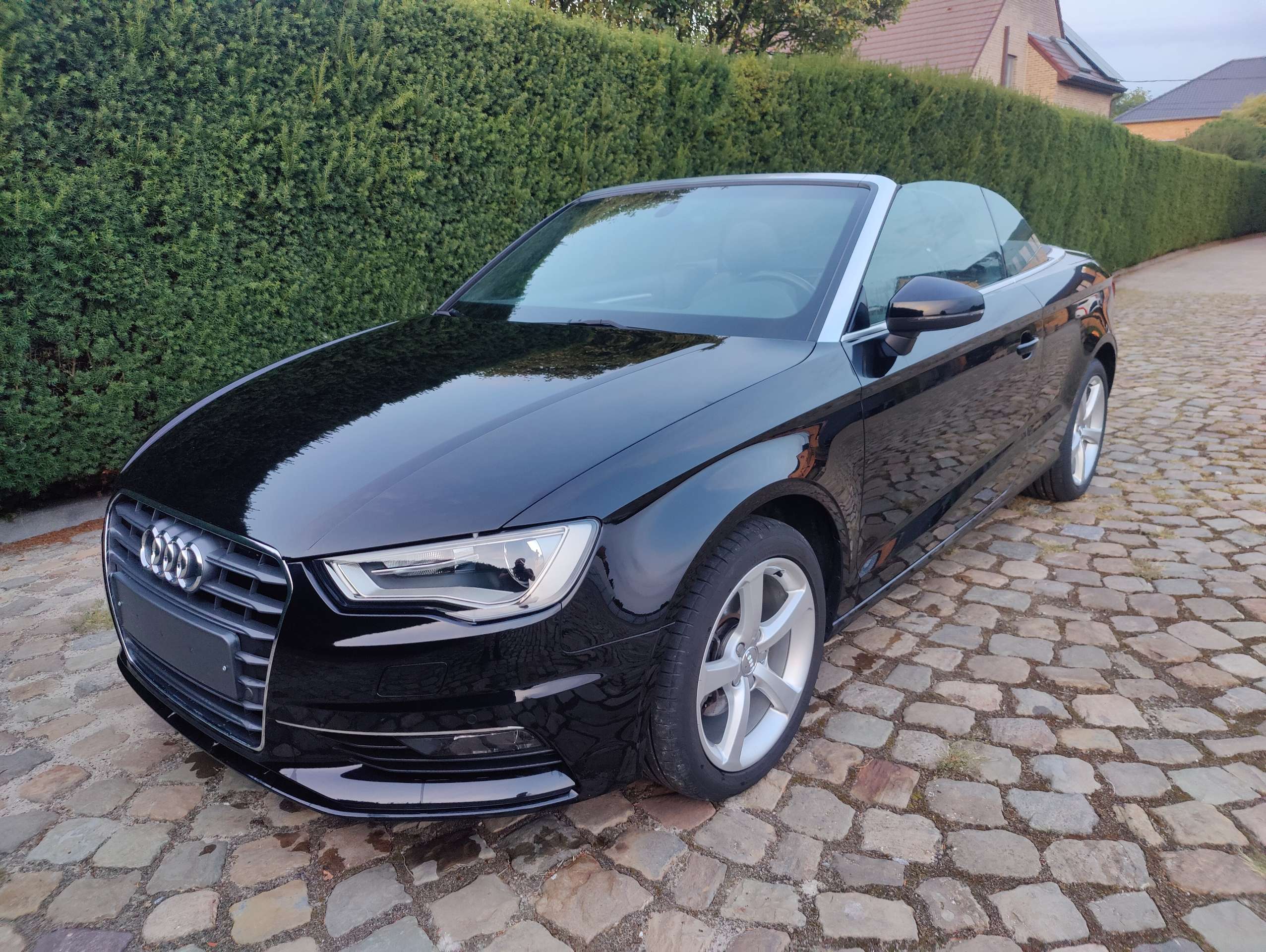 e05d7e0b-0a84-4498-ac84-76da8598e4992-audi-a3-a3-1-4-tfsi-cabrio-ambition.jpg