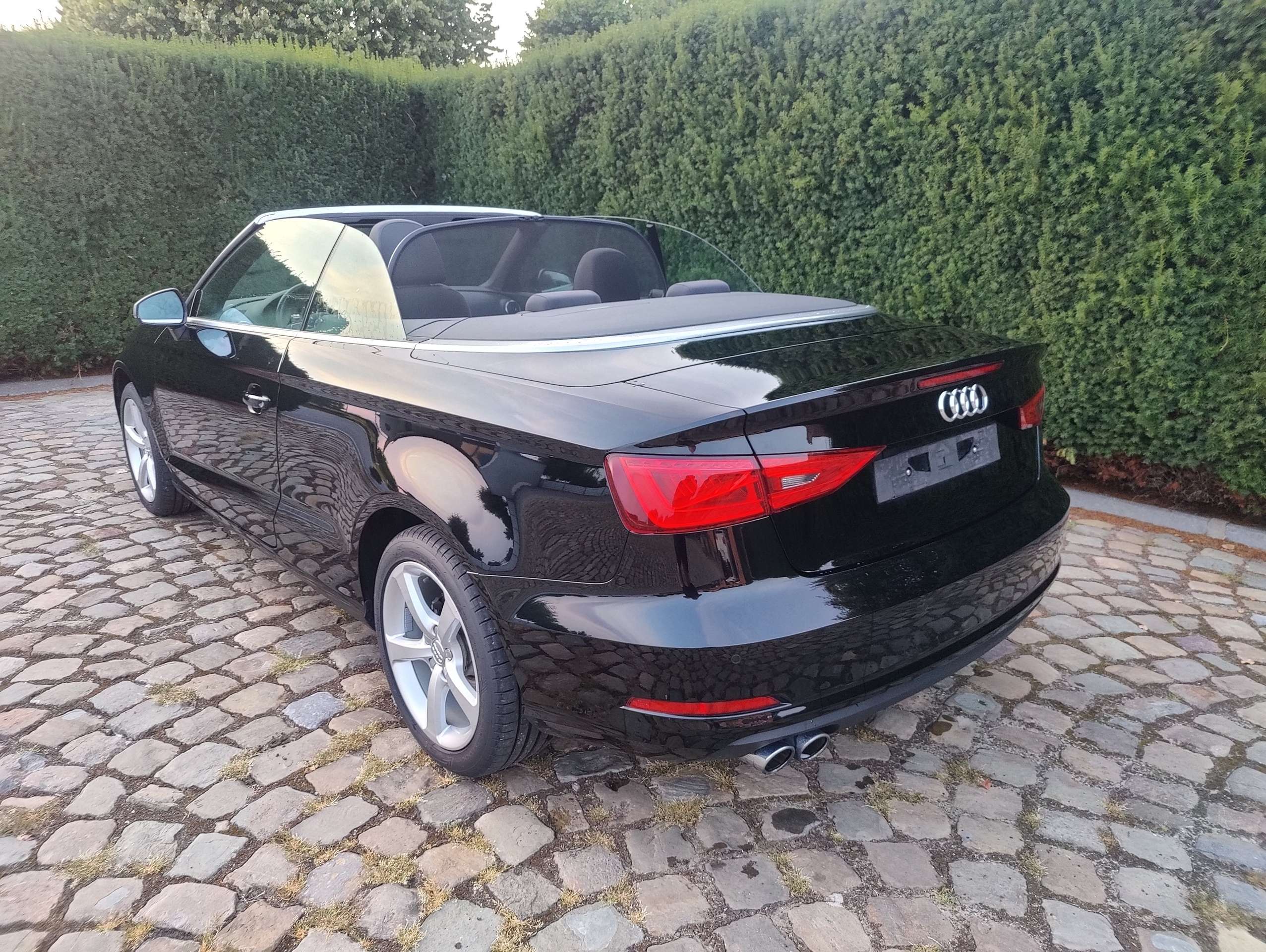 e05d7e0b-0a84-4498-ac84-76da8598e4993-audi-a3-a3-1-4-tfsi-cabrio-ambition.jpg
