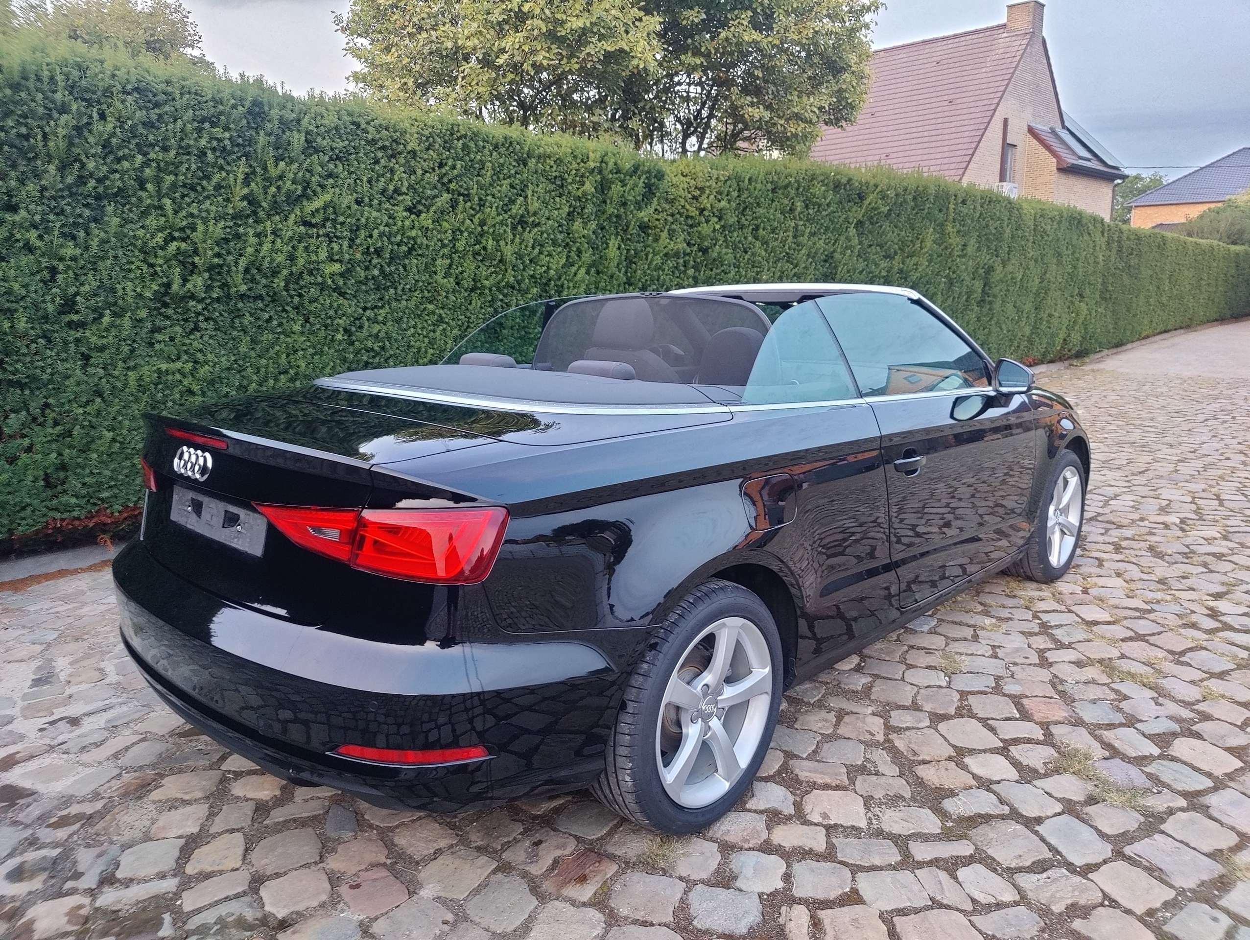 e05d7e0b-0a84-4498-ac84-76da8598e4994-audi-a3-a3-1-4-tfsi-cabrio-ambition.jpg