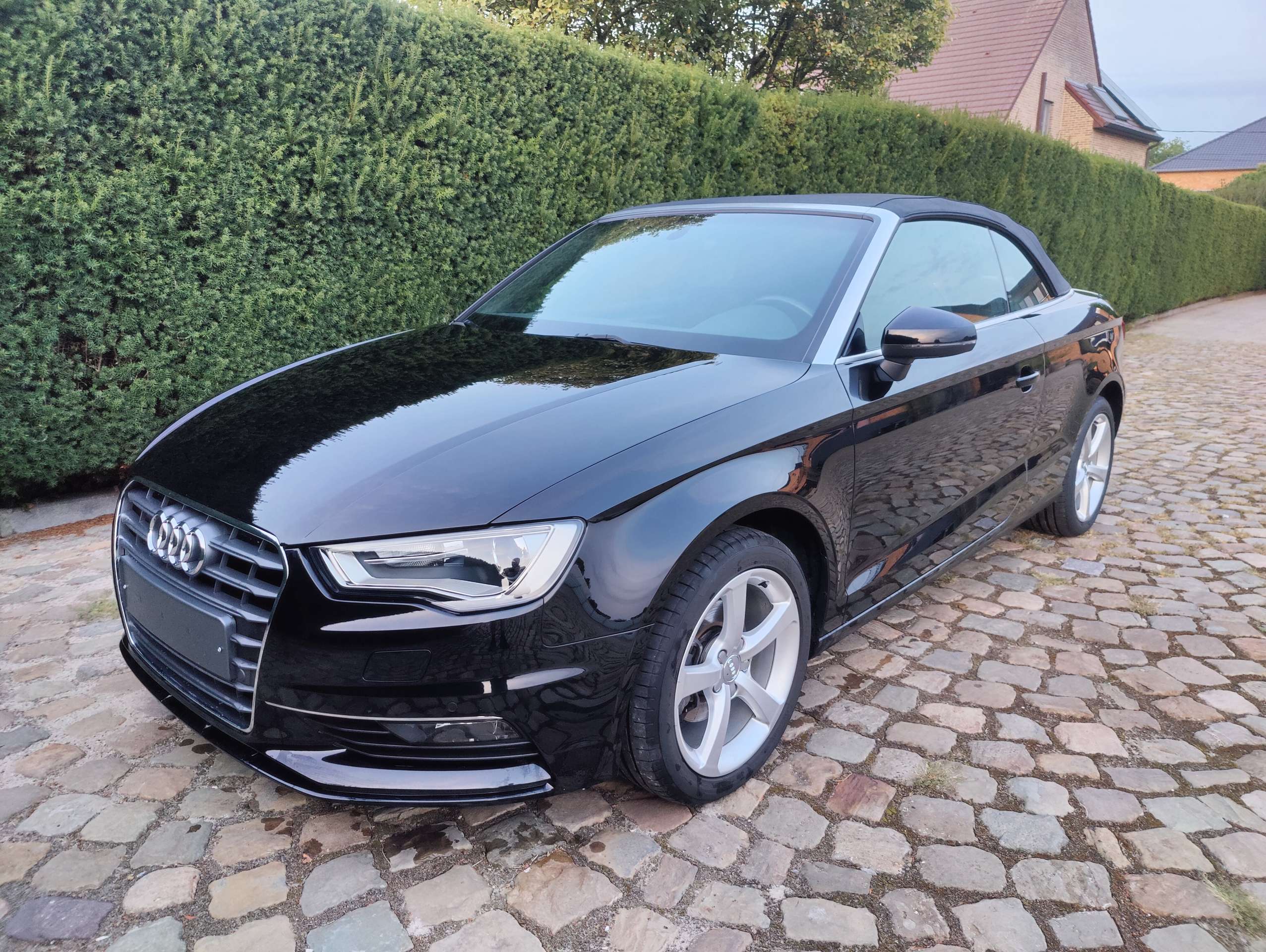 e05d7e0b-0a84-4498-ac84-76da8598e4996-audi-a3-a3-1-4-tfsi-cabrio-ambition.jpg
