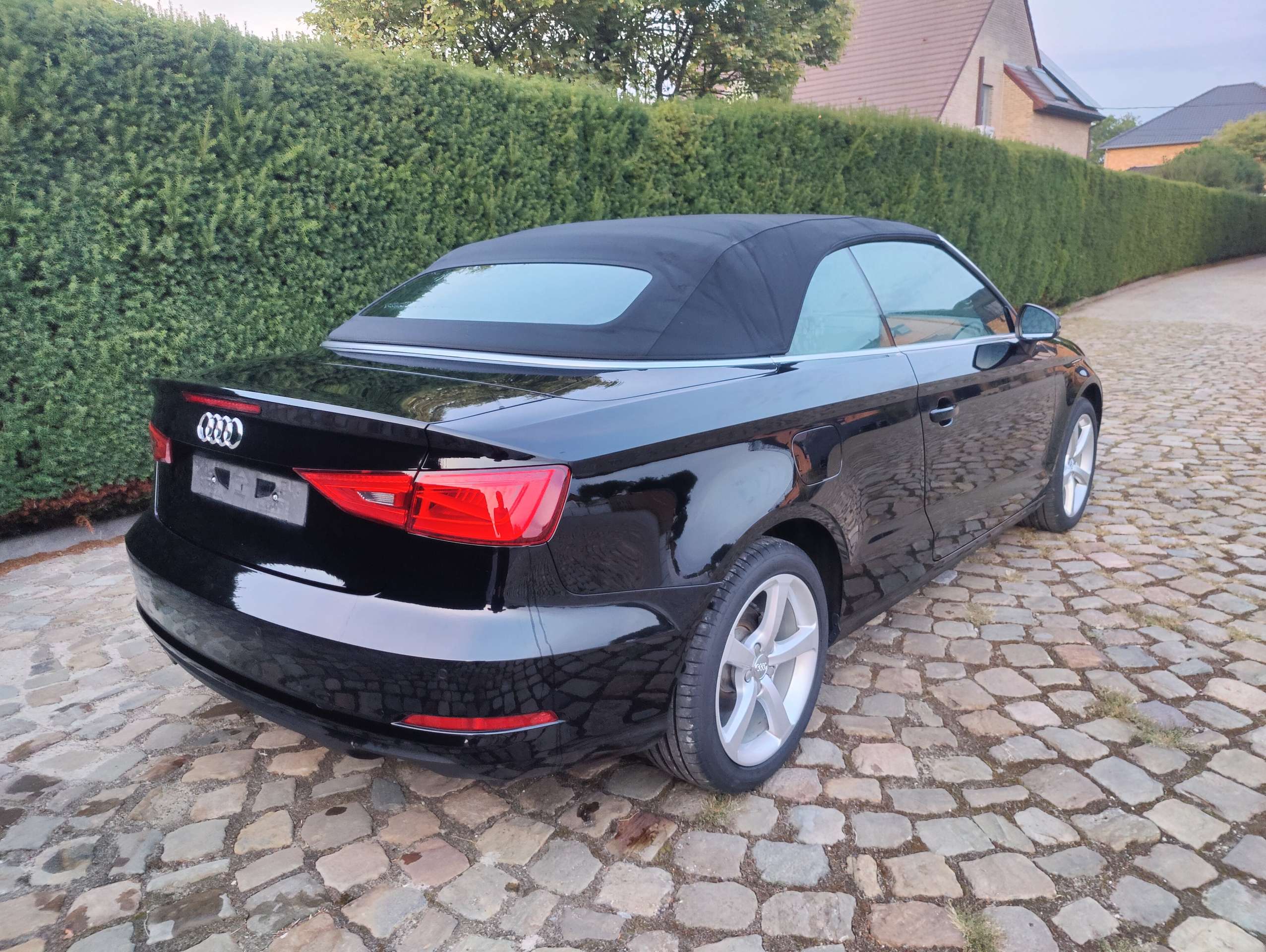 e05d7e0b-0a84-4498-ac84-76da8598e4997-audi-a3-a3-1-4-tfsi-cabrio-ambition.jpg