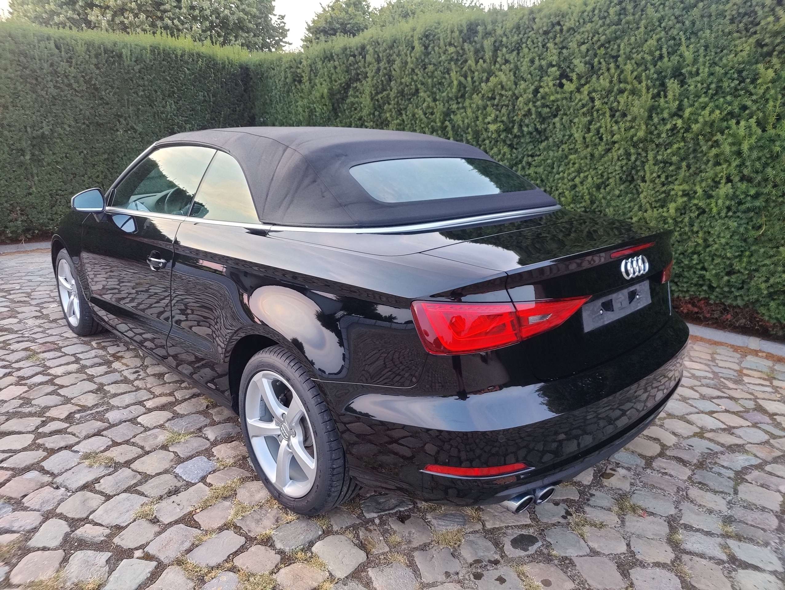 e05d7e0b-0a84-4498-ac84-76da8598e4998-audi-a3-a3-1-4-tfsi-cabrio-ambition.jpg