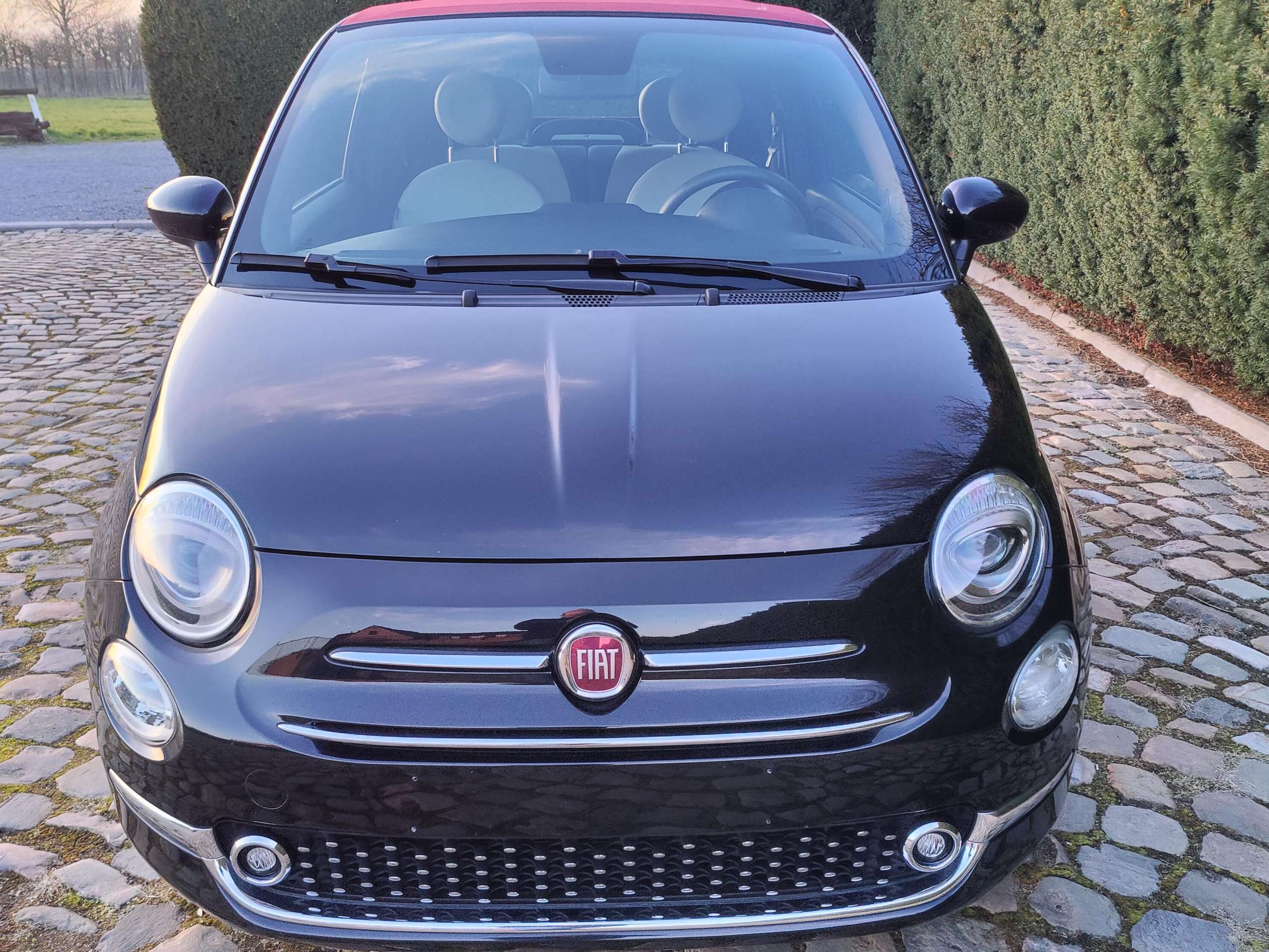 fecdd490-a5a6-407f-a1e1-9d7077e4a07610-fiat-500c-500c-1-0i-mhev-dolcevita-20260319.jpg