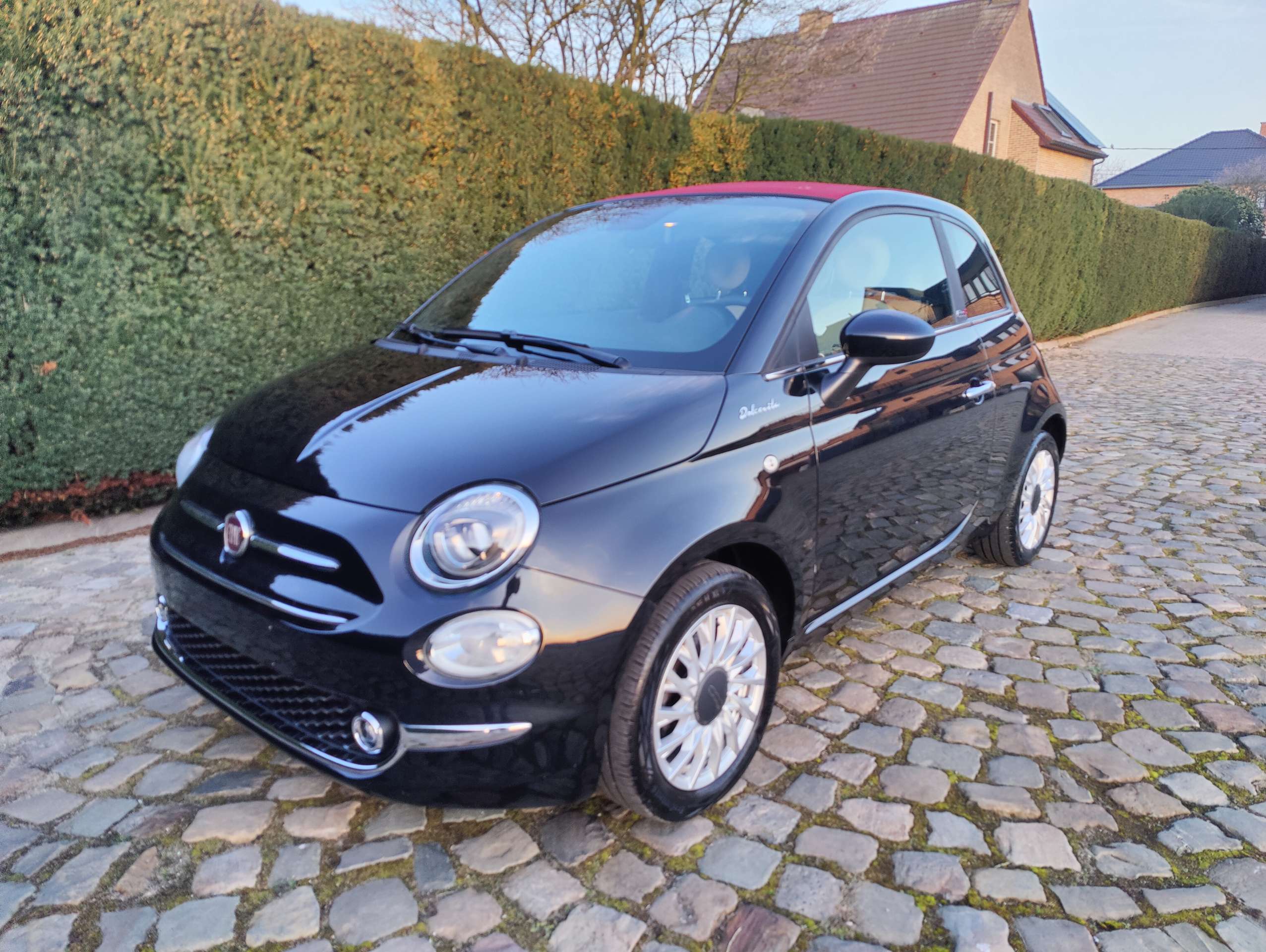 fecdd490-a5a6-407f-a1e1-9d7077e4a07611-fiat-500c-500c-1-0i-mhev-dolcevita-20260319.jpg