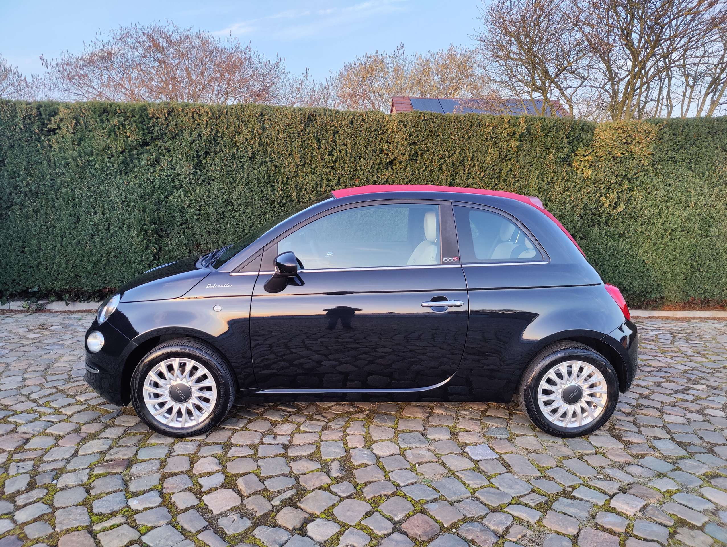 fecdd490-a5a6-407f-a1e1-9d7077e4a07612-fiat-500c-500c-1-0i-mhev-dolcevita-20260319.jpg