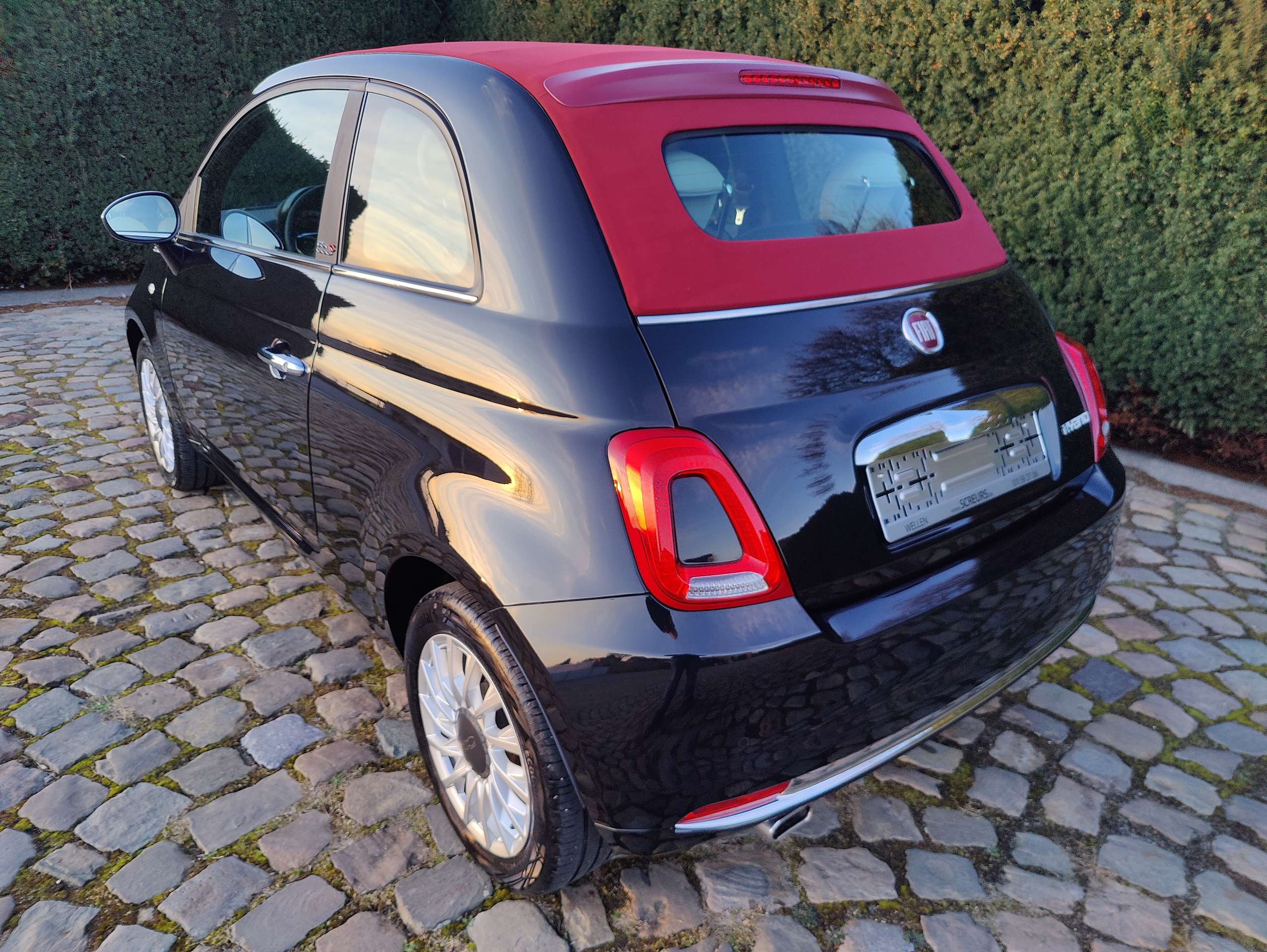 fecdd490-a5a6-407f-a1e1-9d7077e4a07613-fiat-500c-500c-1-0i-mhev-dolcevita-20260319.jpg