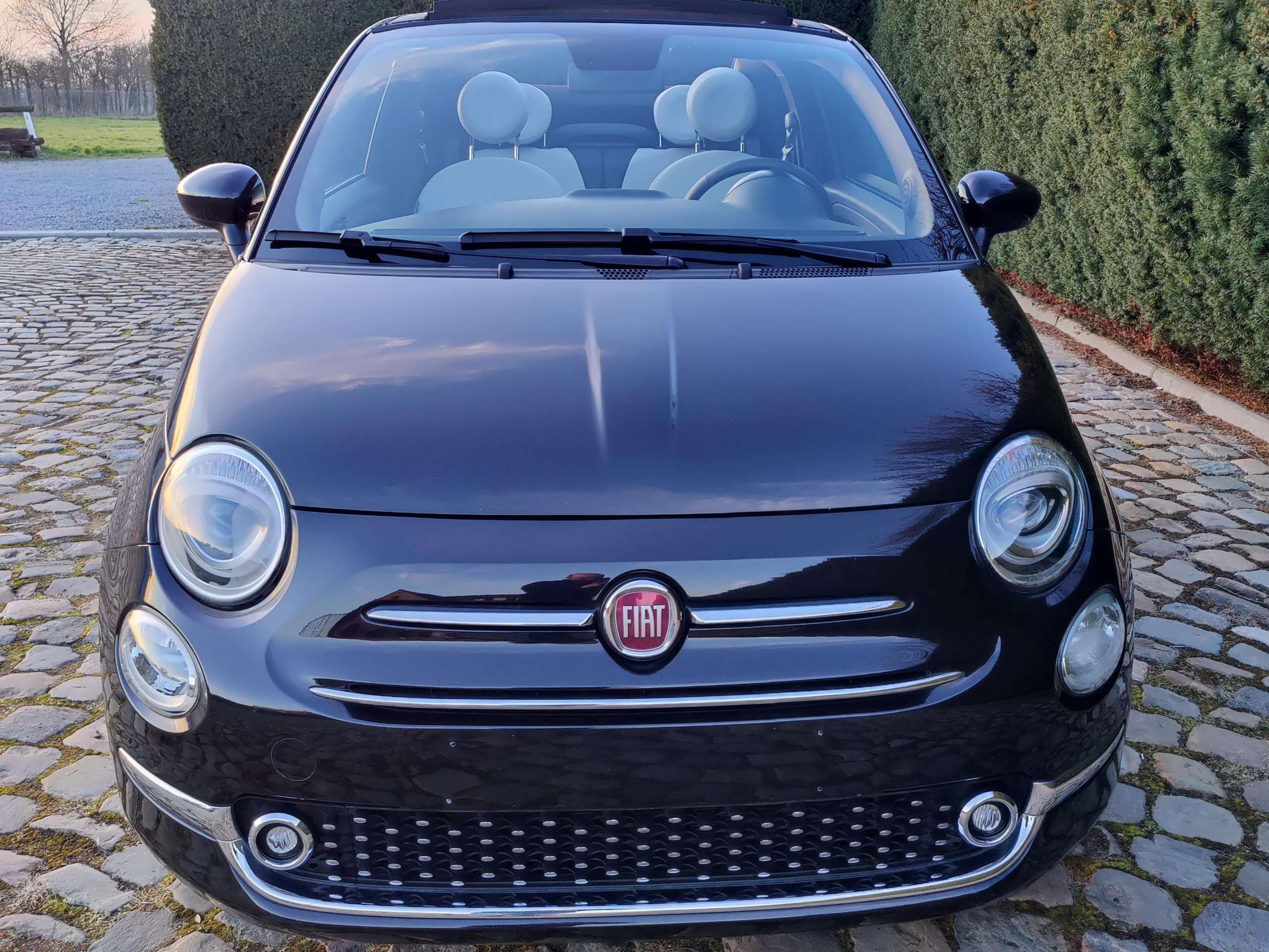 fecdd490-a5a6-407f-a1e1-9d7077e4a0762-fiat-500c-500c-1-0i-mhev-dolcevita-20260319.jpg