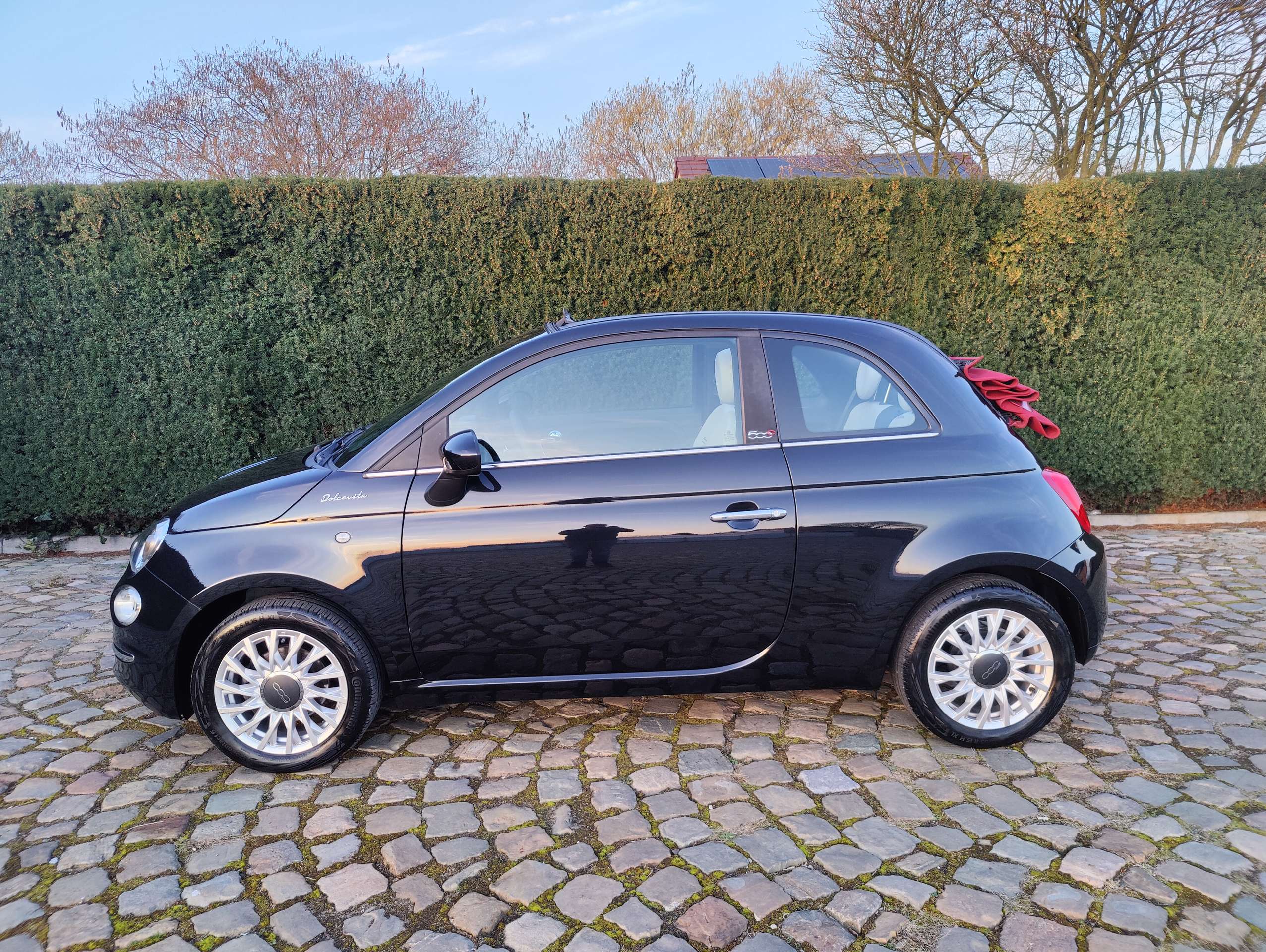 fecdd490-a5a6-407f-a1e1-9d7077e4a0764-fiat-500c-500c-1-0i-mhev-dolcevita-20260319.jpg