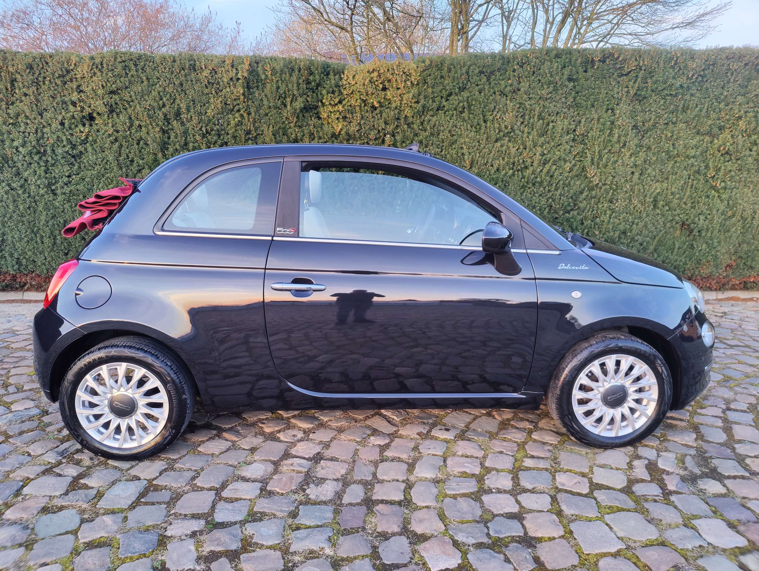 fecdd490-a5a6-407f-a1e1-9d7077e4a0768-fiat-500c-500c-1-0i-mhev-dolcevita-20260319.jpg