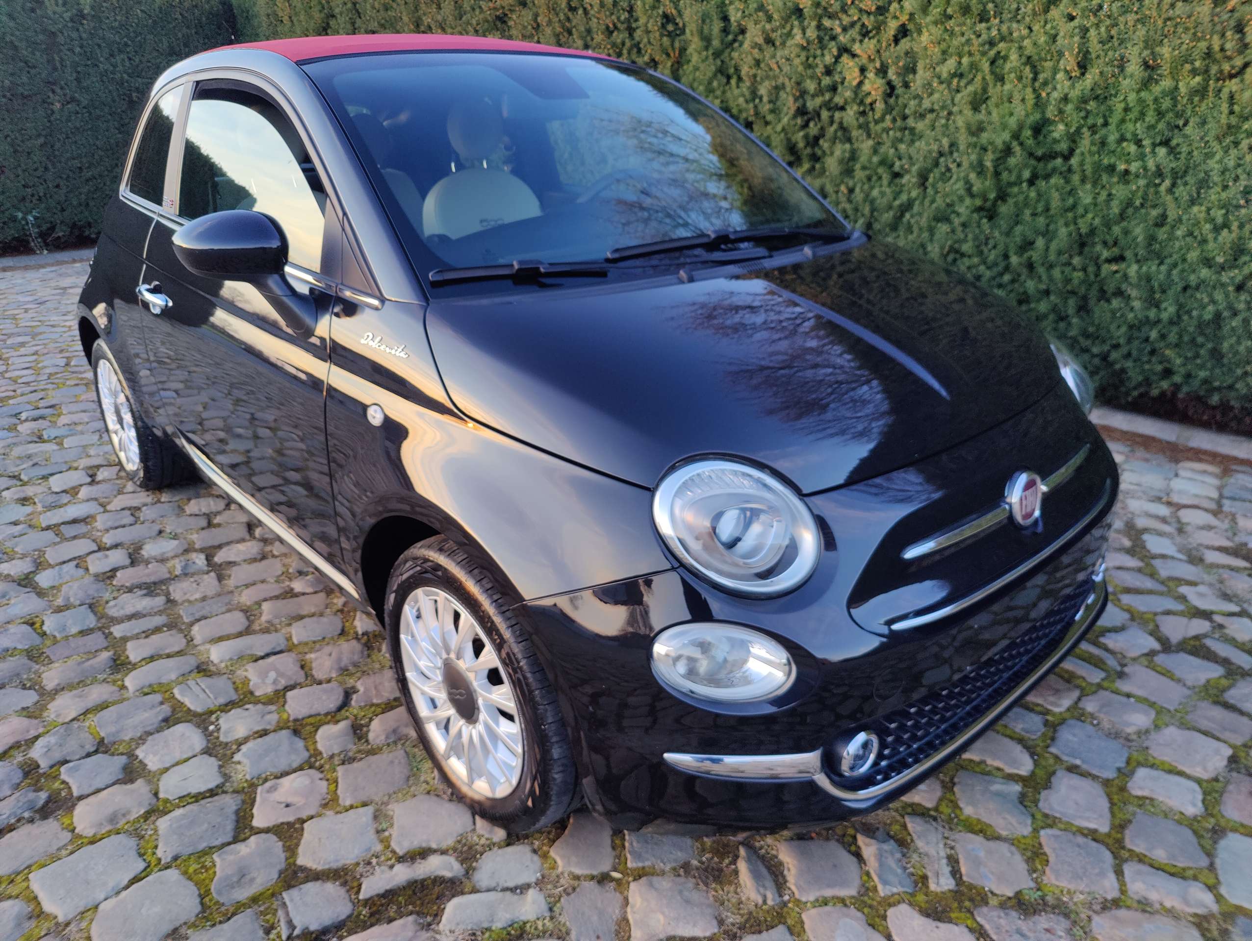 fecdd490-a5a6-407f-a1e1-9d7077e4a0769-fiat-500c-500c-1-0i-mhev-dolcevita-20260319.jpg
