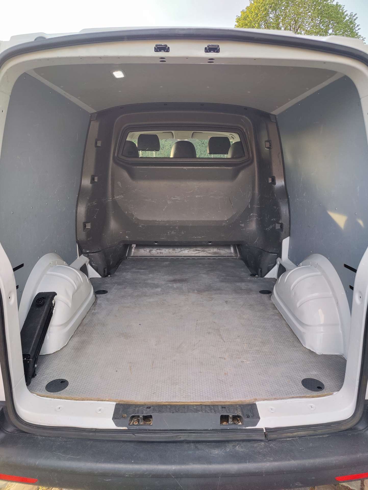 22a783b0-fdf9-49f7-9a69-4d0676a83e5012-volkswagen-t6-1-transporter-transporter-2-0-tdi-scr-bmt-trendline-eu6d-temp-20260418.jpg