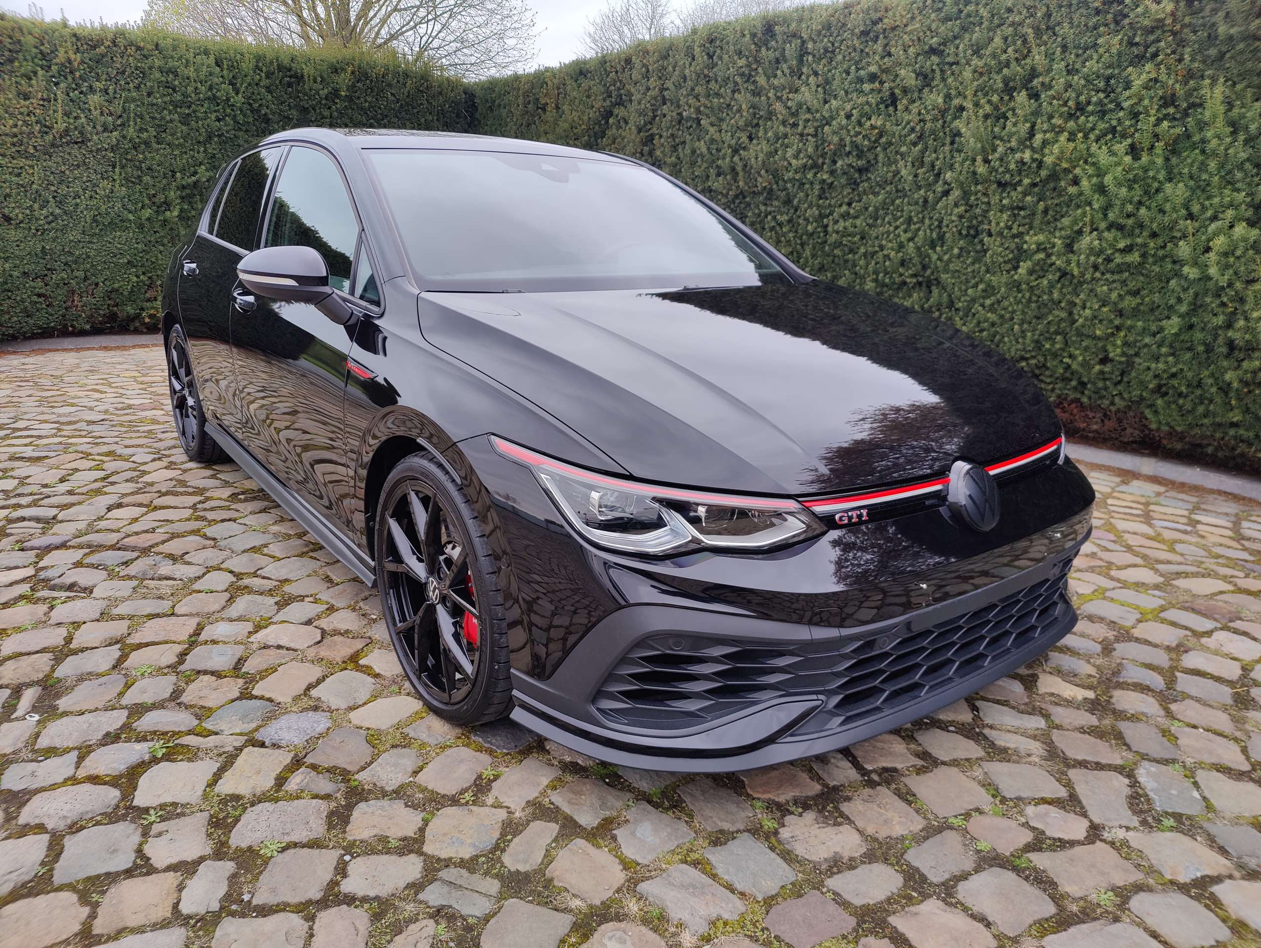 cddd318c-2fa2-4fde-80d7-53420aa67b752-volkswagen-golf-gti-golf-2-0-tsi-gti-clubsport-opf-dsg-dcc-harman-kardon-20260404.jpg
