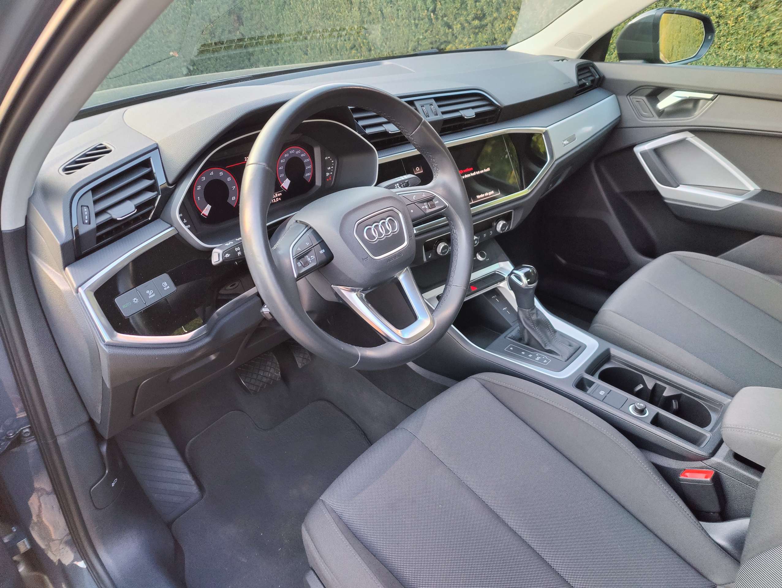 d7a85ff7-ef22-41aa-95ff-22e64e6eb6269-audi-q3-q3-35-tfsi-business-edition-attraction-str-20260424.jpg