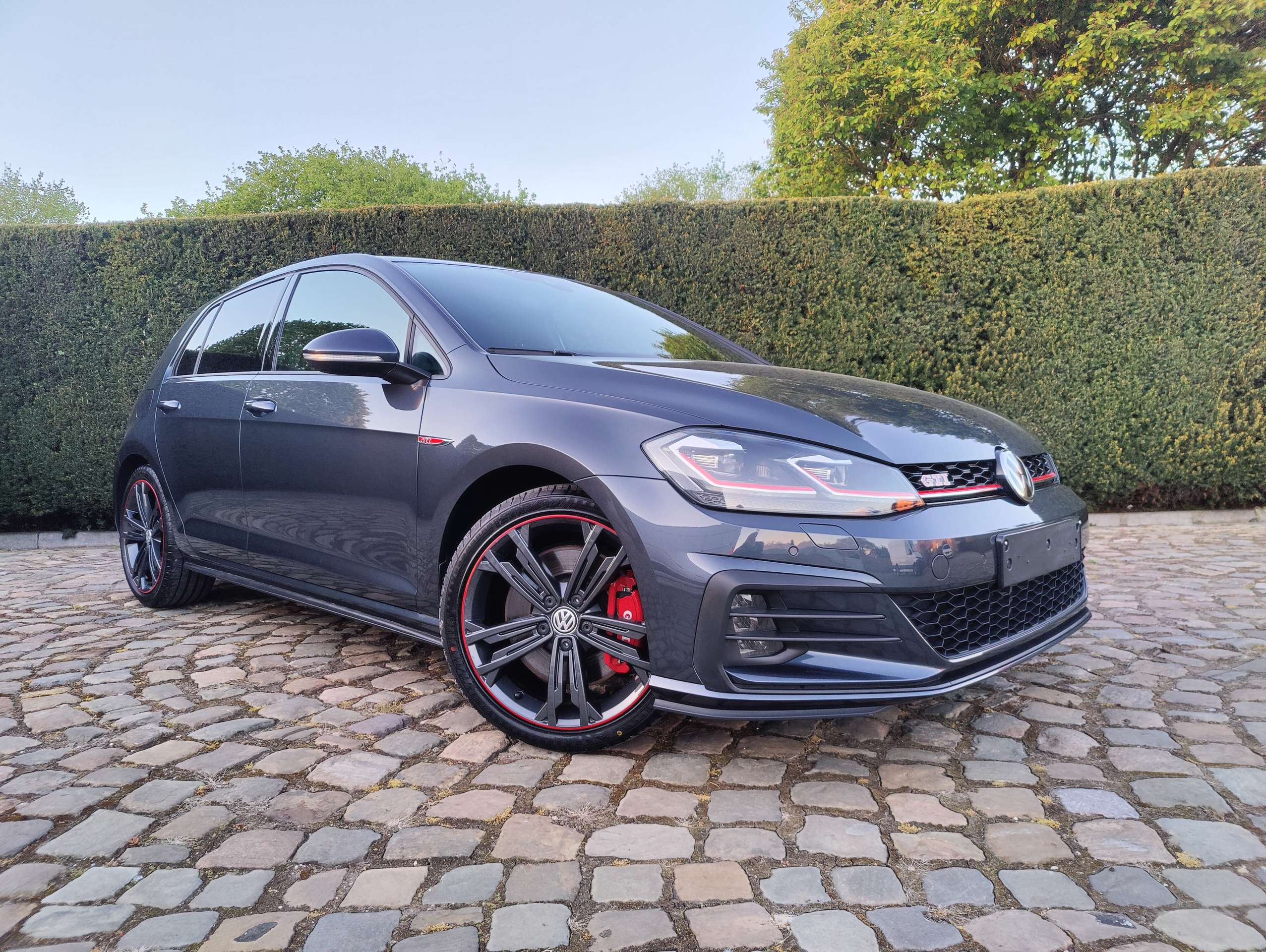 ea73351e-17b7-4c92-8e4e-ece3a116fa221-volkswagen-golf-gti-2-0-tsi-performance-dsg-bluemotion-tech-20260424.jpg