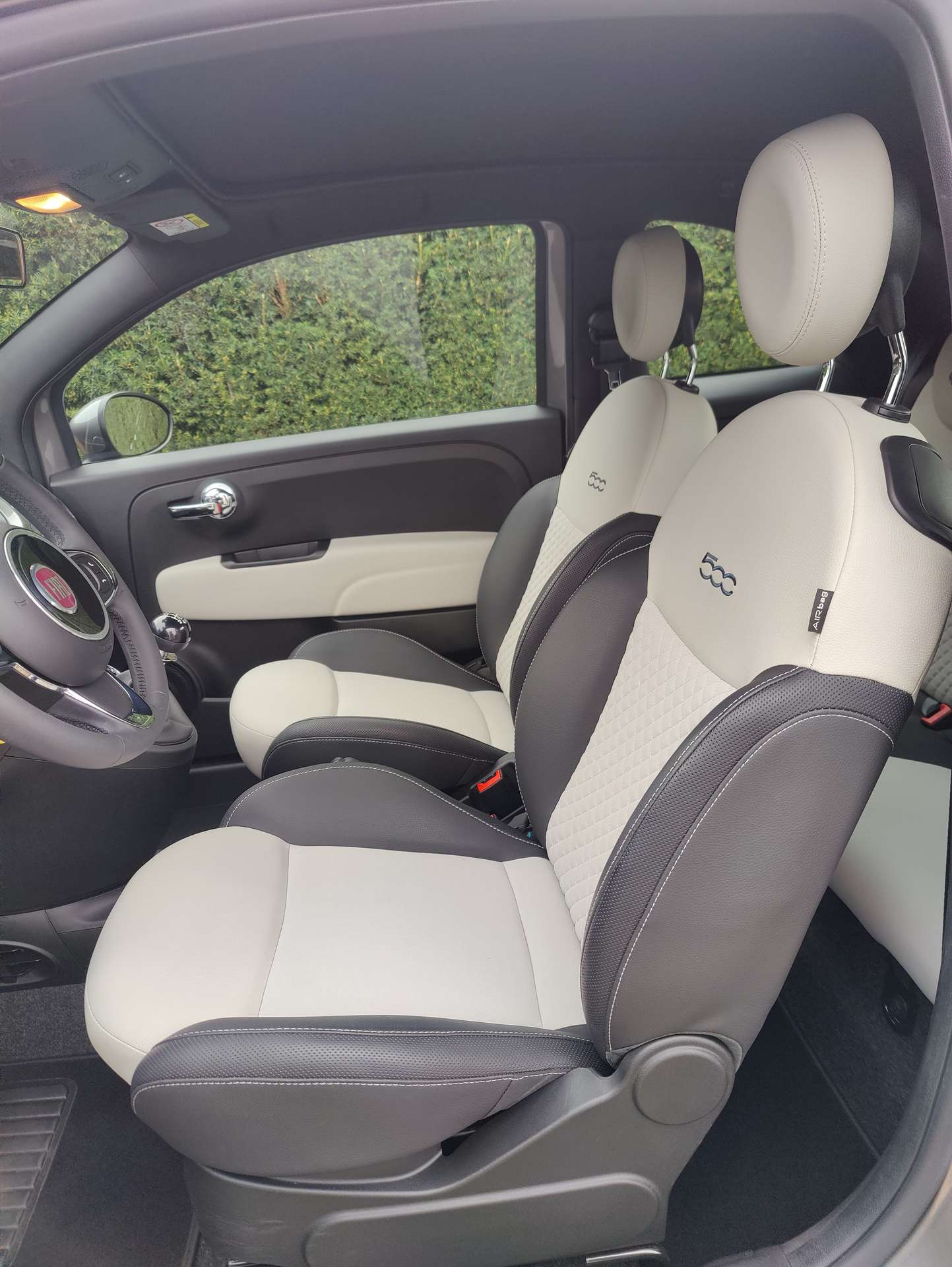 f9a188c4-fe3a-48c8-9bca-06fdf689f49911-fiat-500c-500c-1-0i-mhev-dolcevita-top-20260418.jpg