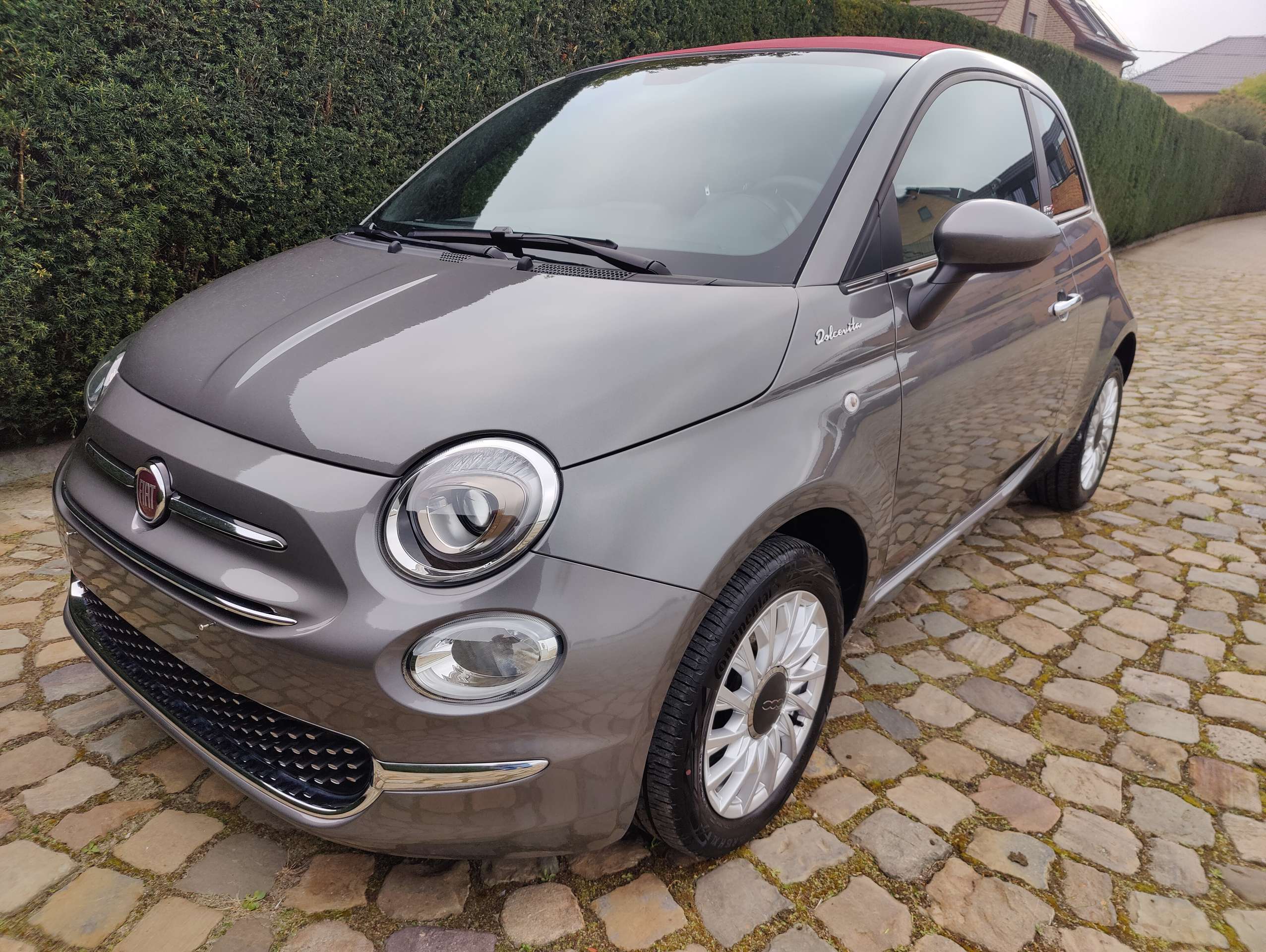 f9a188c4-fe3a-48c8-9bca-06fdf689f4993-fiat-500c-500c-1-0i-mhev-dolcevita-top-20260418.jpg