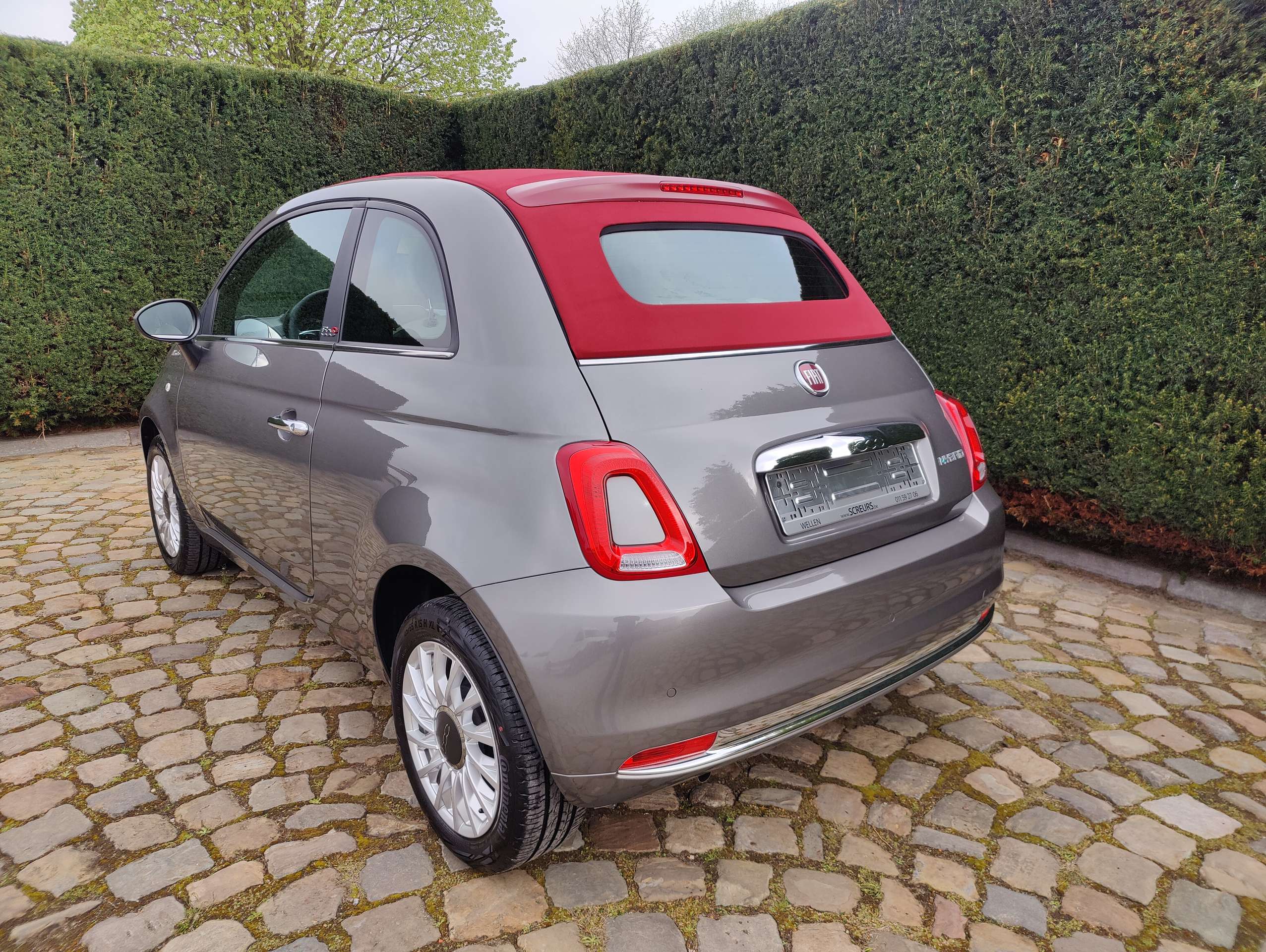 f9a188c4-fe3a-48c8-9bca-06fdf689f4998-fiat-500c-500c-1-0i-mhev-dolcevita-top-20260418.jpg