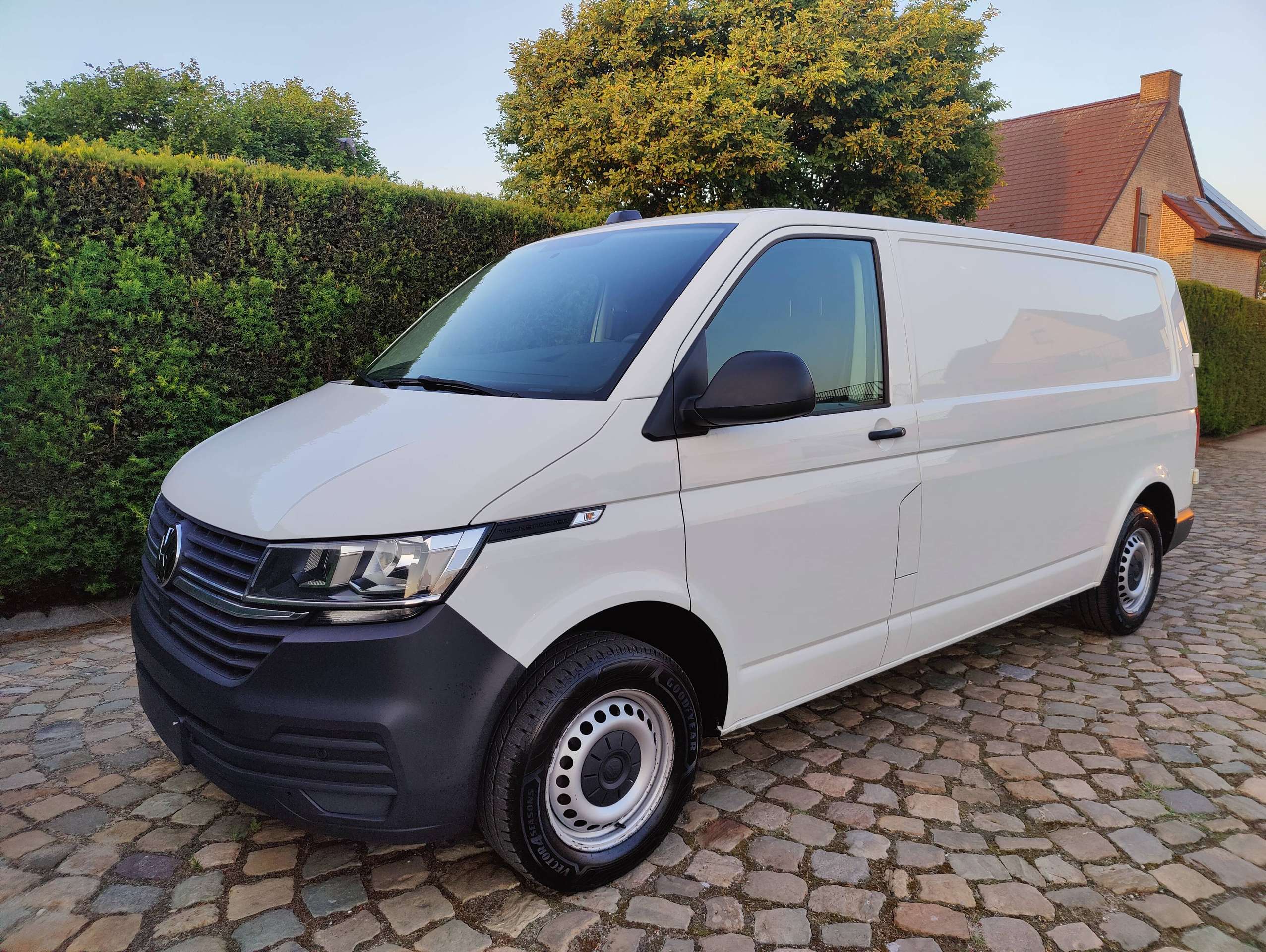 1831445b-b2eb-4baa-a146-015a6d78f8b23-volkswagen-t6-1-transporter-transporter-2-0-tdi-lang-scr-bmt-eu6d-temp-20260530.jpg