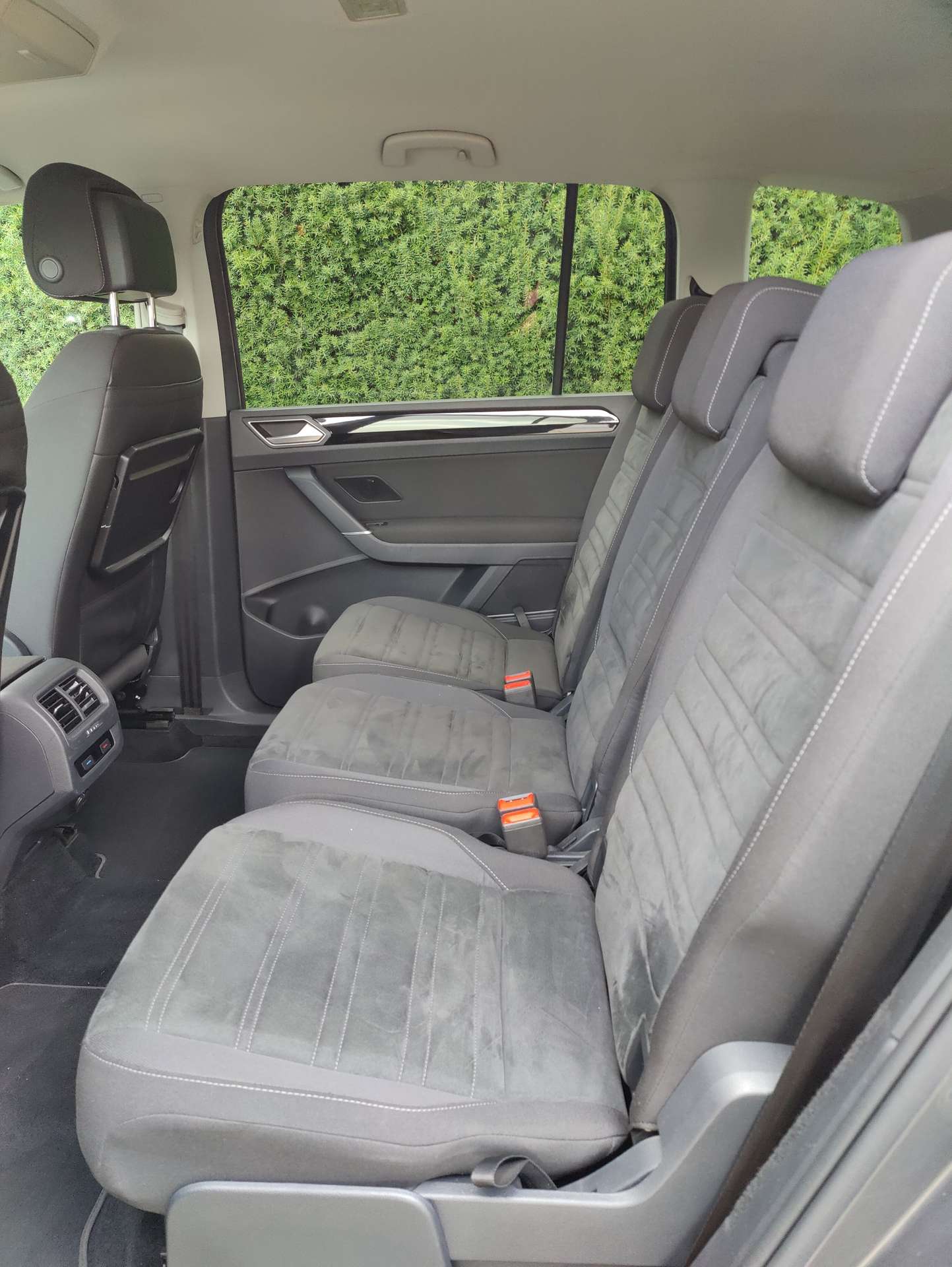 18ab0e68-d1fb-43c1-a15b-fd229ac3725911-volkswagen-touran-touran-1-4-tsi-dsg-highline-20260513.jpg