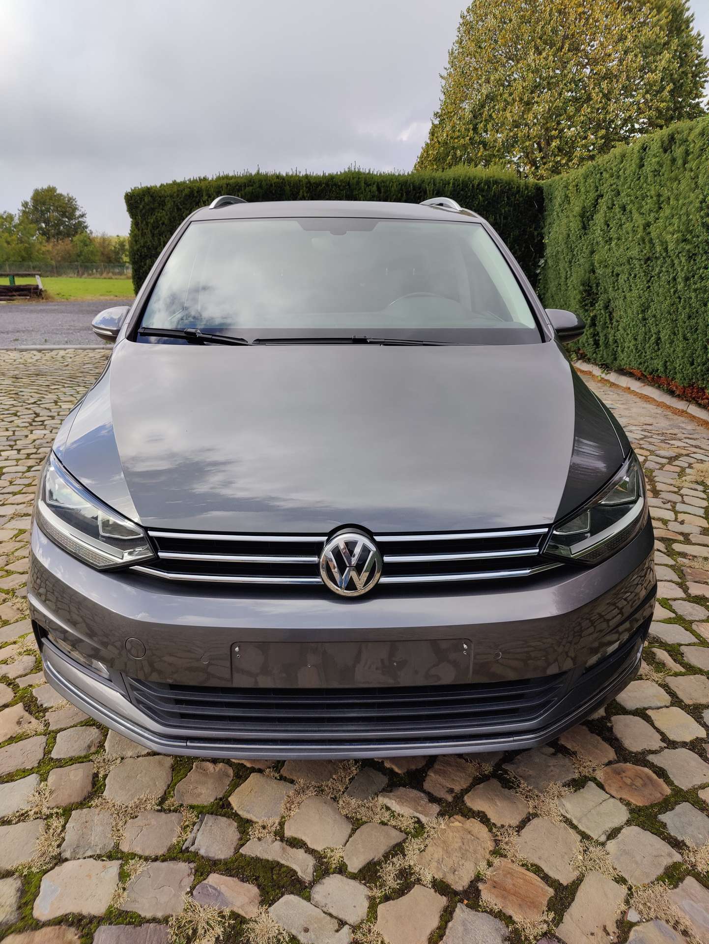 18ab0e68-d1fb-43c1-a15b-fd229ac372592-volkswagen-touran-touran-1-4-tsi-dsg-highline-20260501.jpg