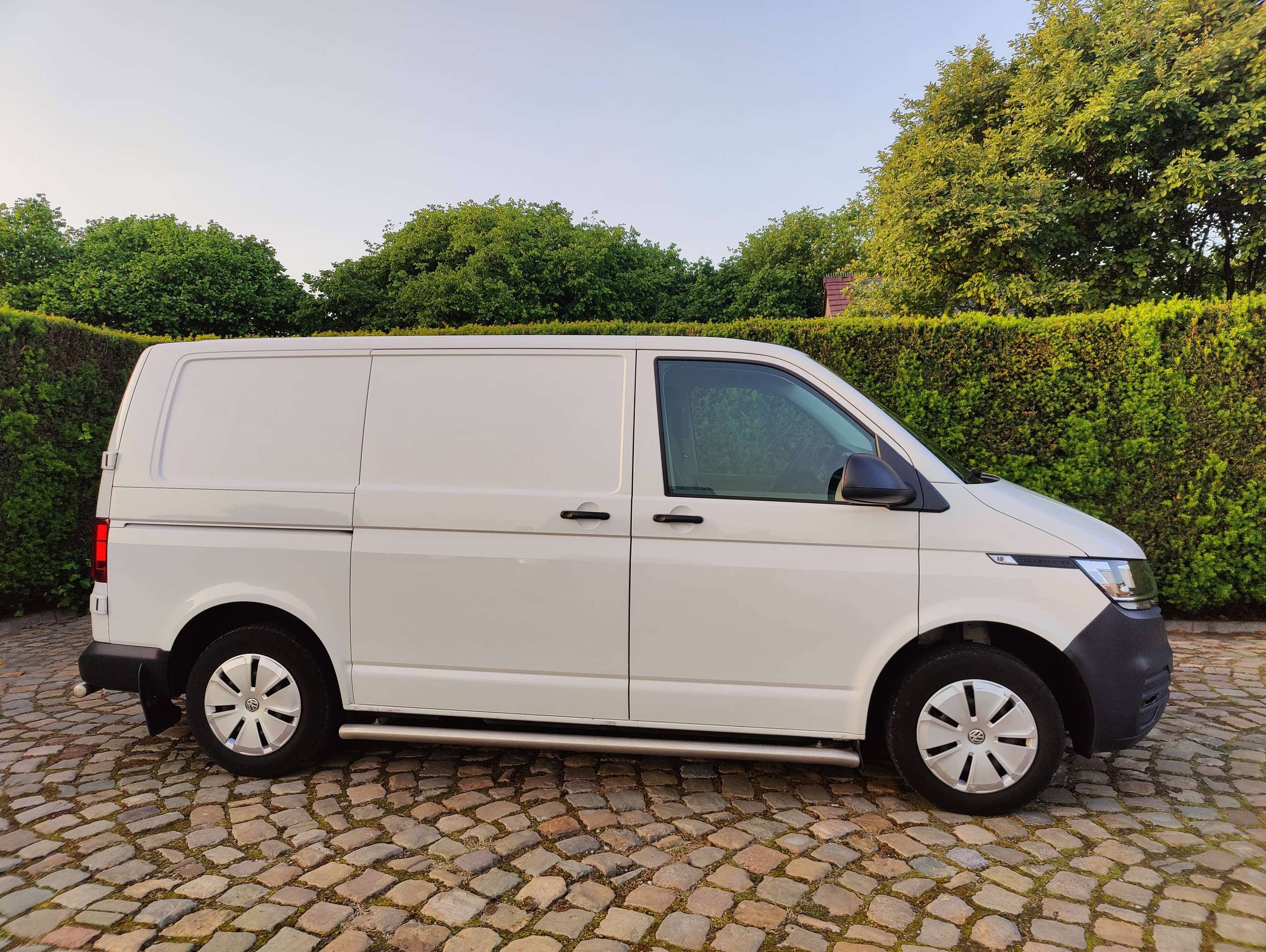 32c178f2-3723-4edb-a59a-0885dd59d27f8-volkswagen-t6-1-transporter-transporter-2-0-tdi-scr-bmt-eu6d-temp-camera-20260530.jpg