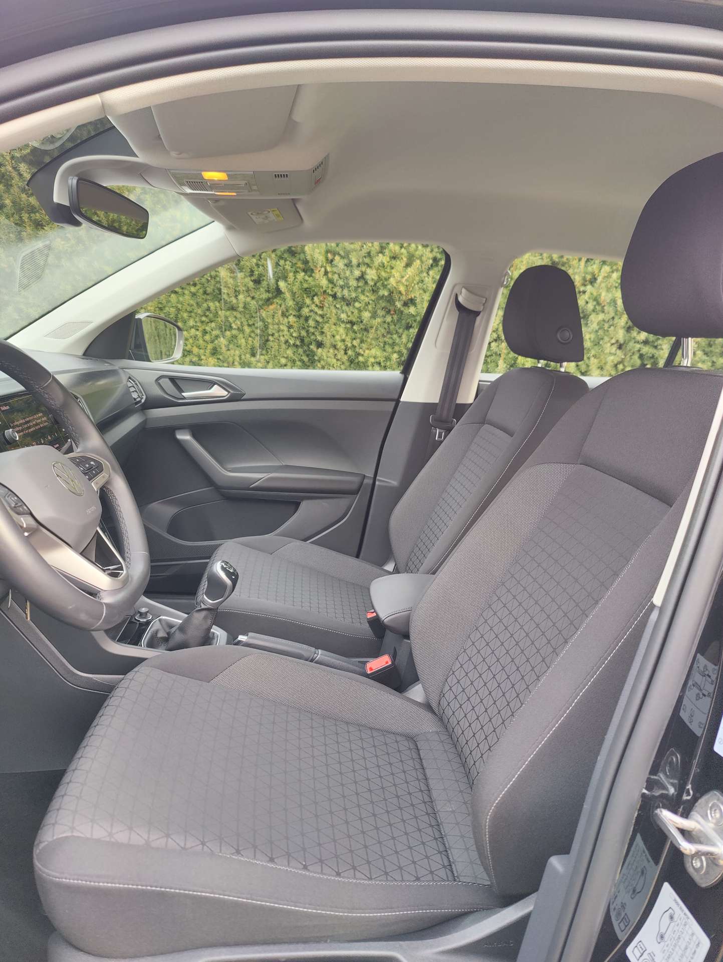 486da35d-a760-47b1-8ac9-0dc4e7f3e51010-volkswagen-t-cross-1-0-tsi-life-business-opf-camera-20260513.jpg